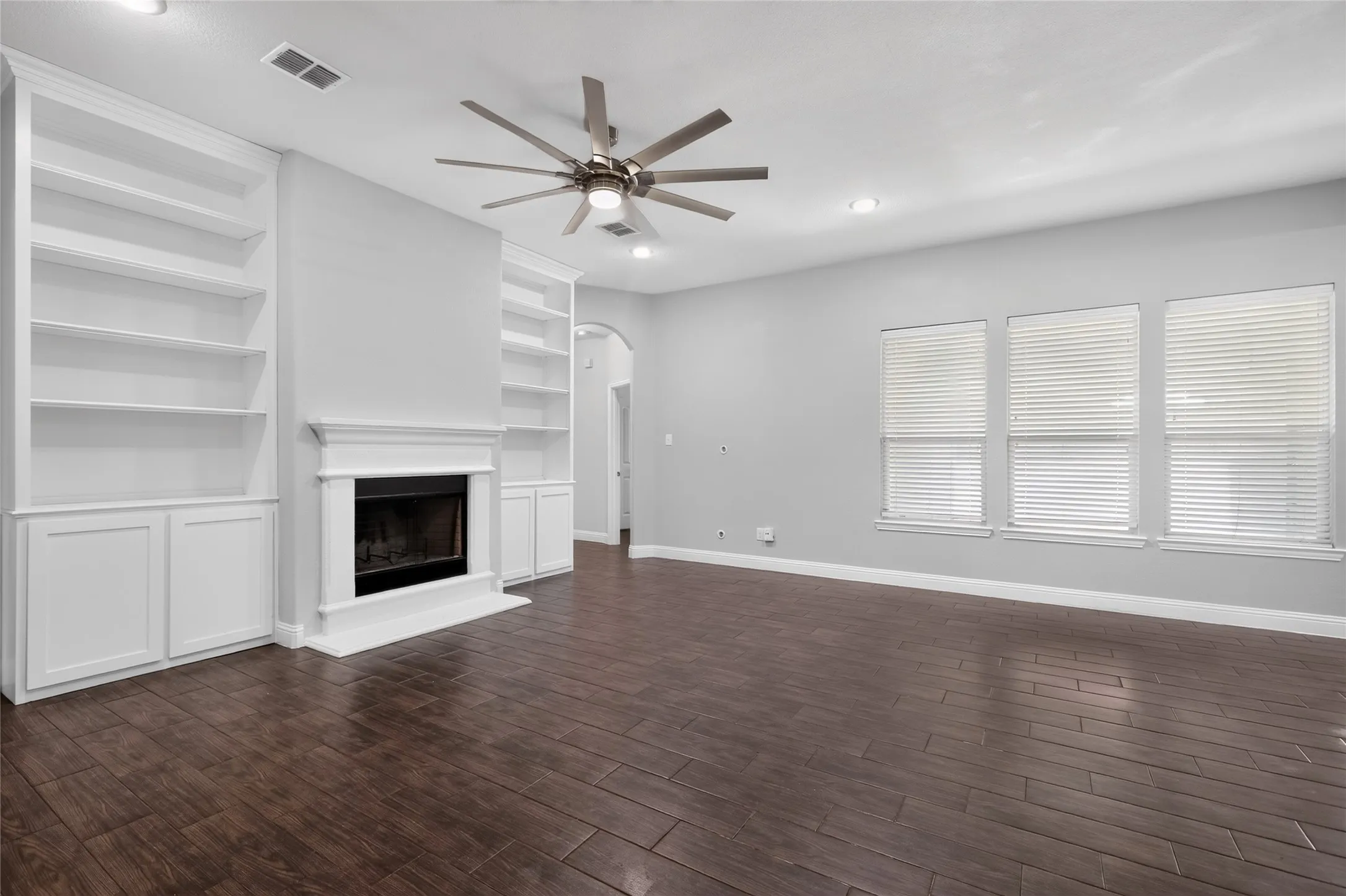 Single Family Residence For Sale in Tarrant County , 7526 Park Avenue, Forest Hill, Texas 76140, 4 Bedroom, 2 Bathroom, 2 Garage spaces, 2,052 Sqft, built in 2017, mls#21356444, Real Estate Agent in Forest Hill, Homes For Sale in Tarrant county, Homes For Sale in Forest Hill, Realtor in Forest Hill Texas, Real Estate Brokerage Independent Realty Texas, Luminita Cordes Realtor