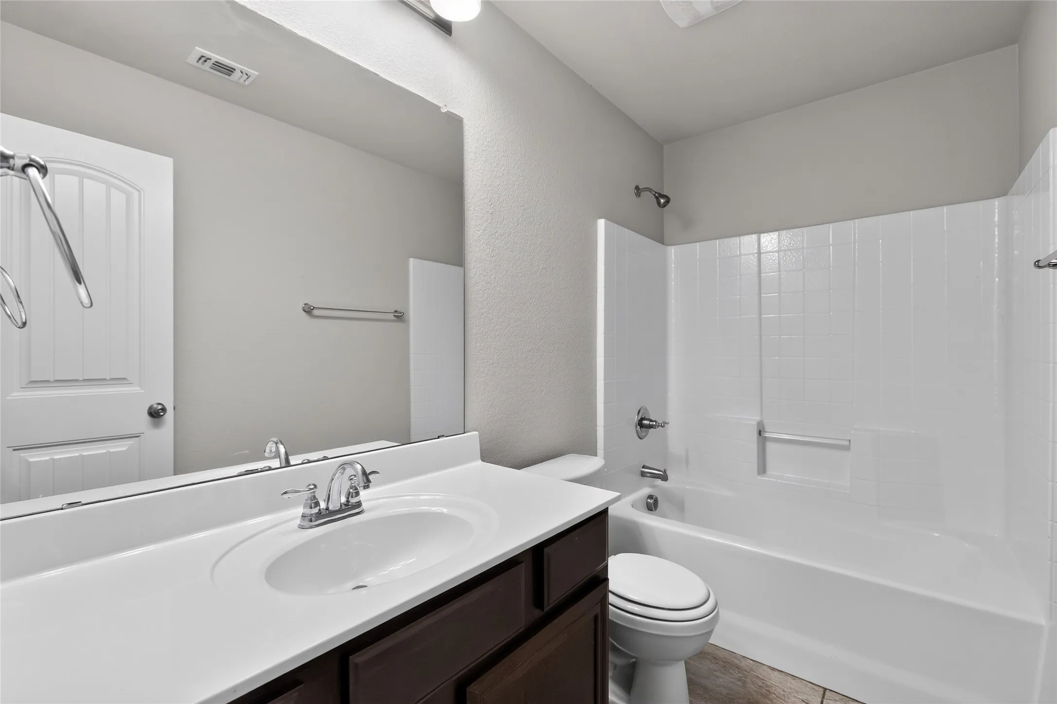 Single Family Residence For Sale in Tarrant County , 7526 Park Avenue, Forest Hill, Texas 76140, 4 Bedroom, 2 Bathroom, 2 Garage spaces, 2,052 Sqft, built in 2017, mls#21356444, Real Estate Agent in Forest Hill, Homes For Sale in Tarrant county, Homes For Sale in Forest Hill, Realtor in Forest Hill Texas, Real Estate Brokerage Independent Realty Texas, Luminita Cordes Realtor