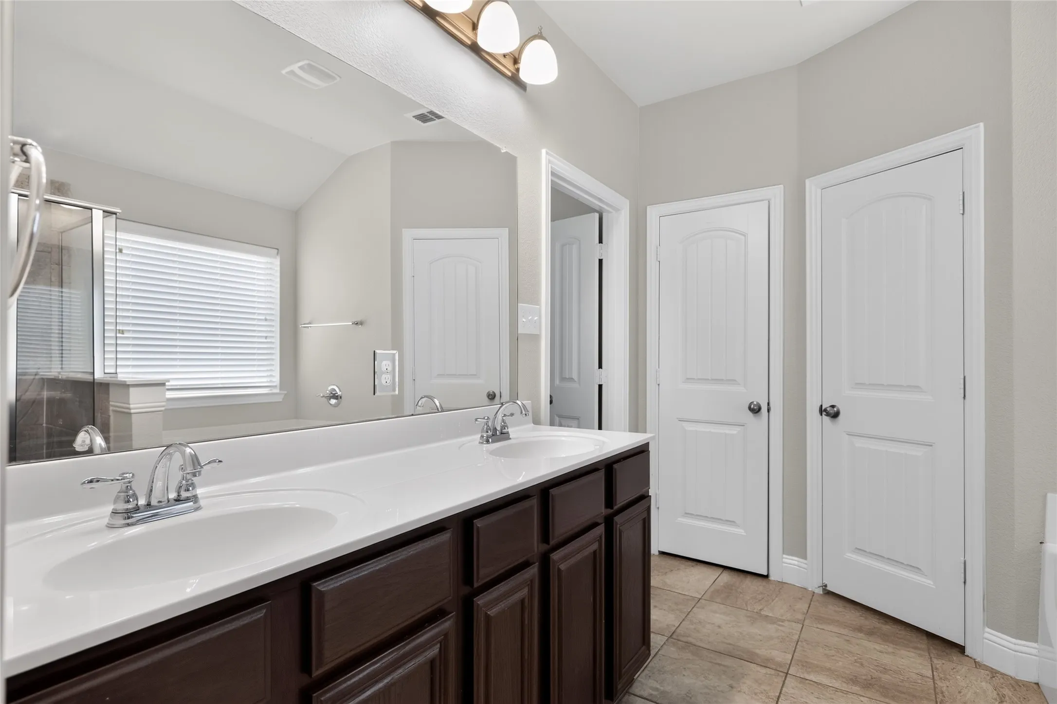 Single Family Residence For Sale in Tarrant County , 7526 Park Avenue, Forest Hill, Texas 76140, 4 Bedroom, 2 Bathroom, 2 Garage spaces, 2,052 Sqft, built in 2017, mls#21356444, Real Estate Agent in Forest Hill, Homes For Sale in Tarrant county, Homes For Sale in Forest Hill, Realtor in Forest Hill Texas, Real Estate Brokerage Independent Realty Texas, Luminita Cordes Realtor