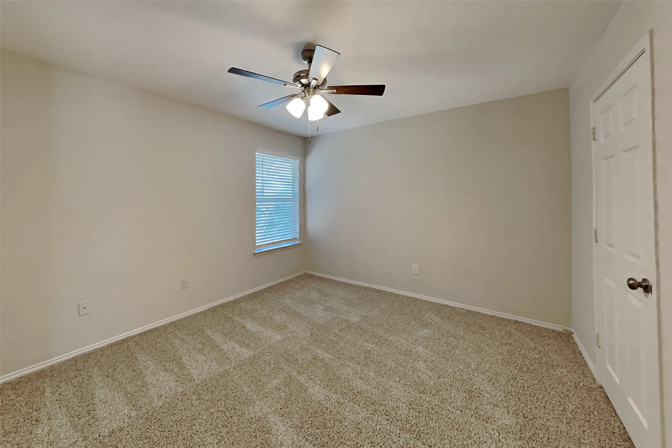 Single Family Residence For Rent in Tarrant County , 8712 Limestone Drive, Fort Worth, Texas 76244, 3 Bedroom, 3 Bathroom, 2 Garage spaces, 2,296 Sqft, built in 2001, mls#21368466, Real Estate Agent in Fort Worth, Homes For Rent in Tarrant county, Homes For Rent in Fort Worth, Realtor in Fort Worth Texas, Real Estate Brokerage Independent Realty Texas, Luminita Cordes Realtor