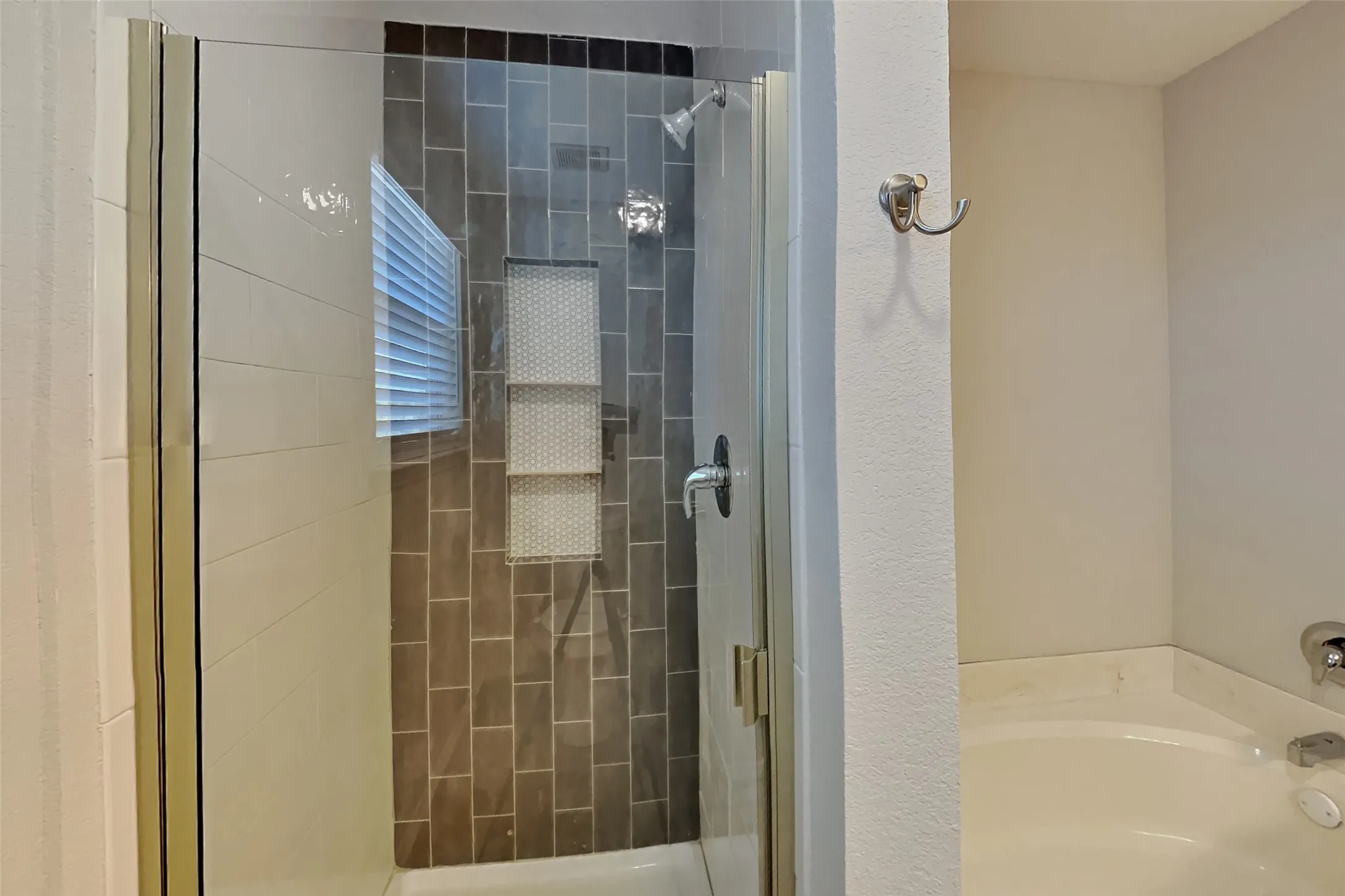 Single Family Residence For Rent in Tarrant County , 8712 Limestone Drive, Fort Worth, Texas 76244, 3 Bedroom, 3 Bathroom, 2 Garage spaces, 2,296 Sqft, built in 2001, mls#21368466, Real Estate Agent in Fort Worth, Homes For Rent in Tarrant county, Homes For Rent in Fort Worth, Realtor in Fort Worth Texas, Real Estate Brokerage Independent Realty Texas, Luminita Cordes Realtor