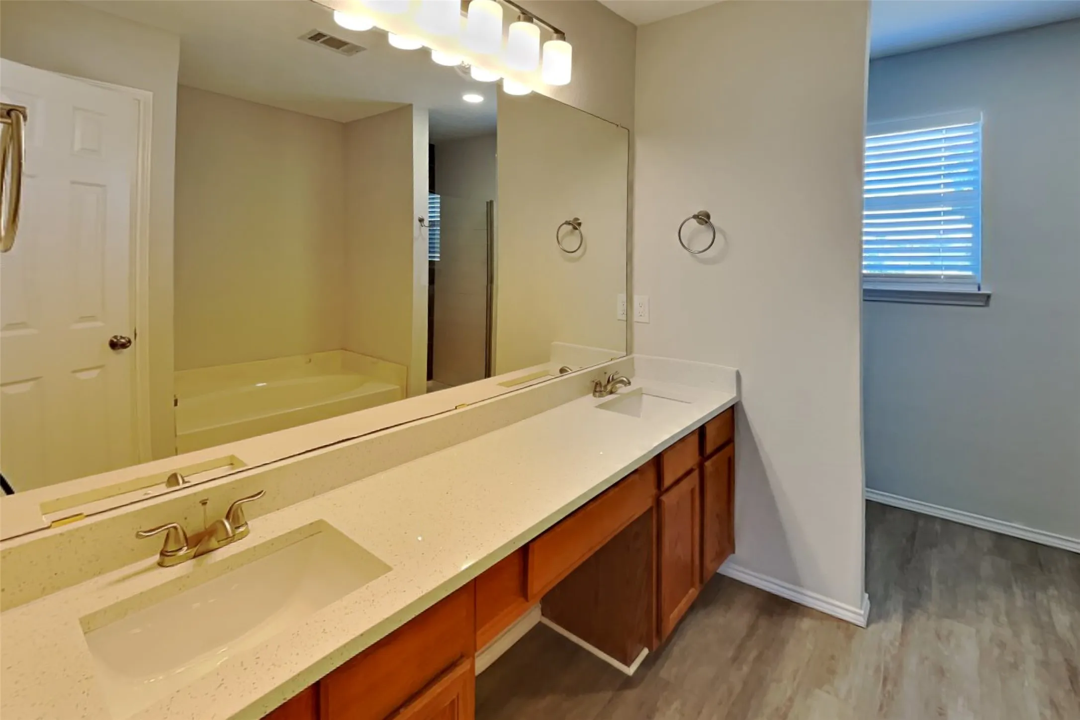 Single Family Residence For Rent in Tarrant County , 8712 Limestone Drive, Fort Worth, Texas 76244, 3 Bedroom, 3 Bathroom, 2 Garage spaces, 2,296 Sqft, built in 2001, mls#21368466, Real Estate Agent in Fort Worth, Homes For Rent in Tarrant county, Homes For Rent in Fort Worth, Realtor in Fort Worth Texas, Real Estate Brokerage Independent Realty Texas, Luminita Cordes Realtor