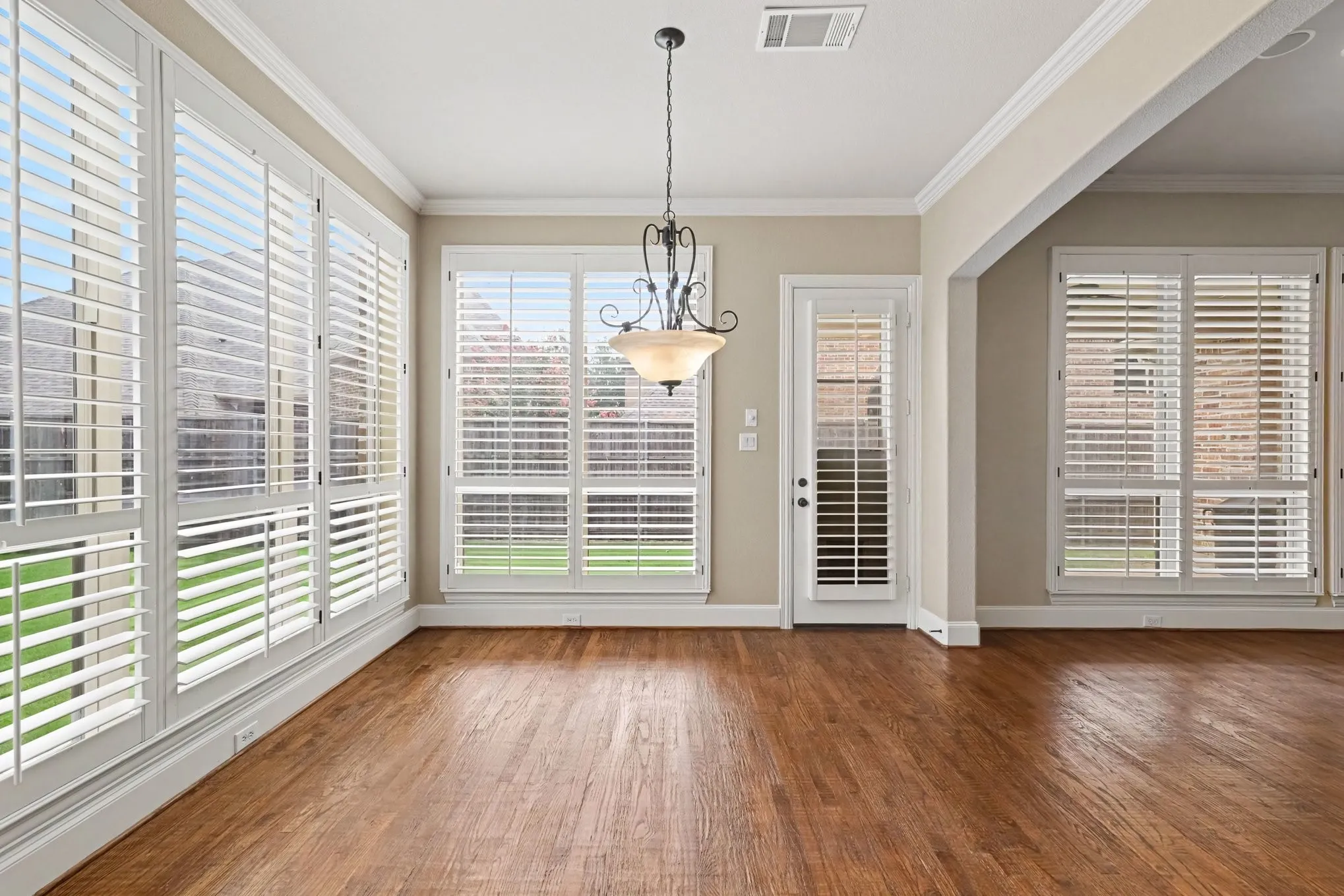 Single Family Residence For Sale in Collin County , 408 Blue Ridge Court, Allen, Texas 75013, 4 Bedroom, 5 Bathroom, 3 Garage spaces, 4,440 Sqft, built in 2010, mls#21368428, Real Estate Agent in Allen, Homes For Sale in Collin county, Homes For Sale in Allen, Realtor in Allen Texas, Real Estate Brokerage Independent Realty Texas, Luminita Cordes Realtor