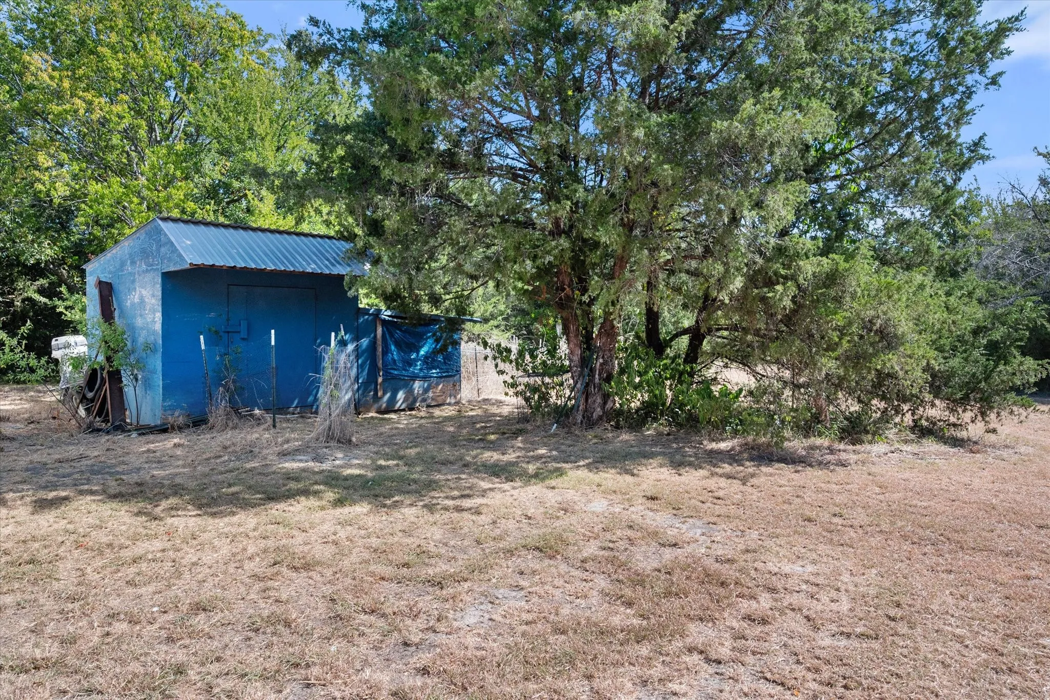 Manufactured Home For Sale in Navarro County , 605 SE County Road 3124c, Corsicana, Texas 75109, 3 Bedroom, 2 Bathroom, Garage spaces, 1,232 Sqft, built in 2004, mls#21367418, Real Estate Agent in Corsicana, Homes For Sale in Navarro county, Homes For Sale in Corsicana, Realtor in Corsicana Texas, Real Estate Brokerage Independent Realty Texas, Luminita Cordes Realtor