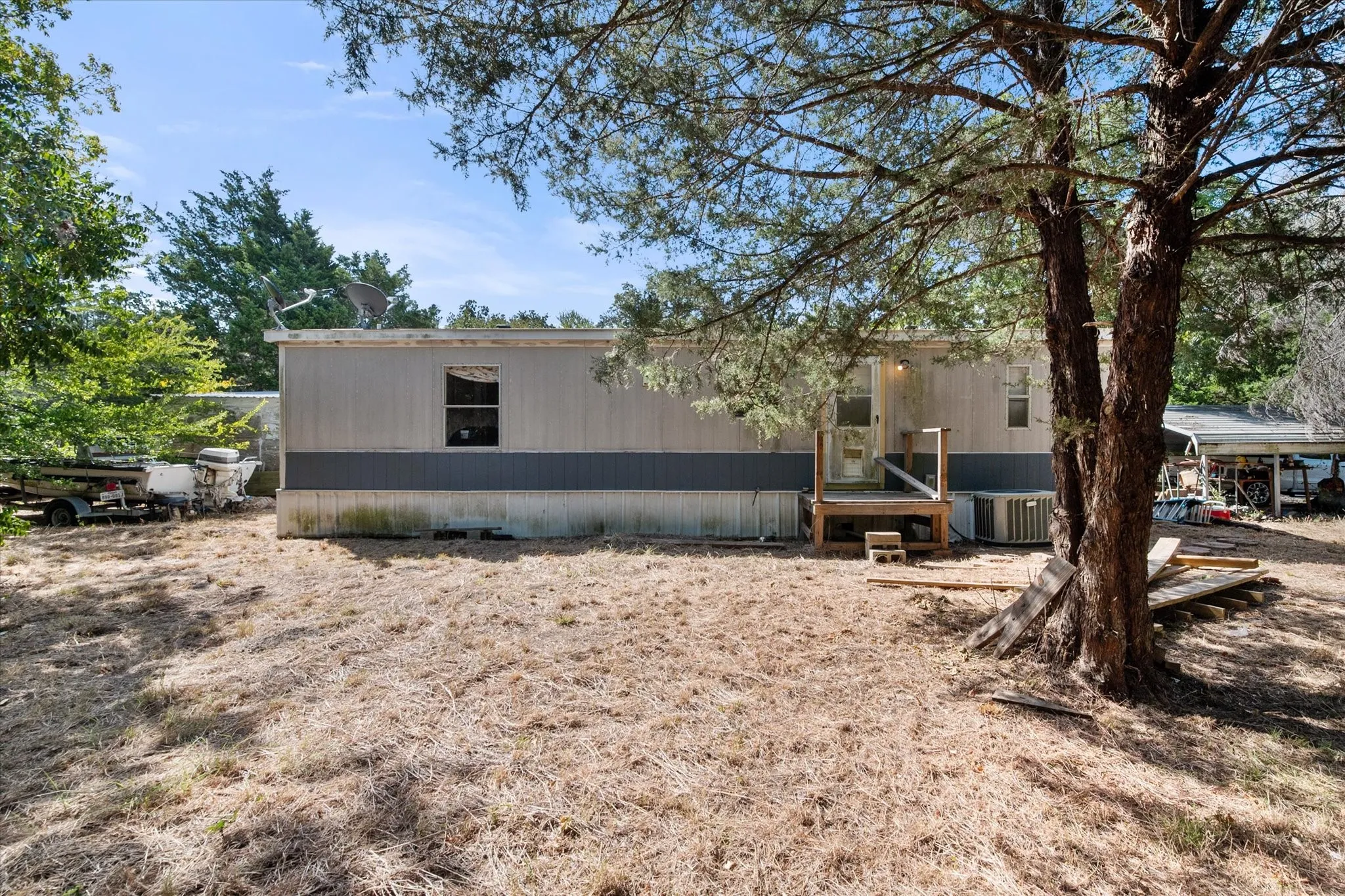 Manufactured Home For Sale in Navarro County , 605 SE County Road 3124c, Corsicana, Texas 75109, 3 Bedroom, 2 Bathroom, Garage spaces, 1,232 Sqft, built in 2004, mls#21367418, Real Estate Agent in Corsicana, Homes For Sale in Navarro county, Homes For Sale in Corsicana, Realtor in Corsicana Texas, Real Estate Brokerage Independent Realty Texas, Luminita Cordes Realtor