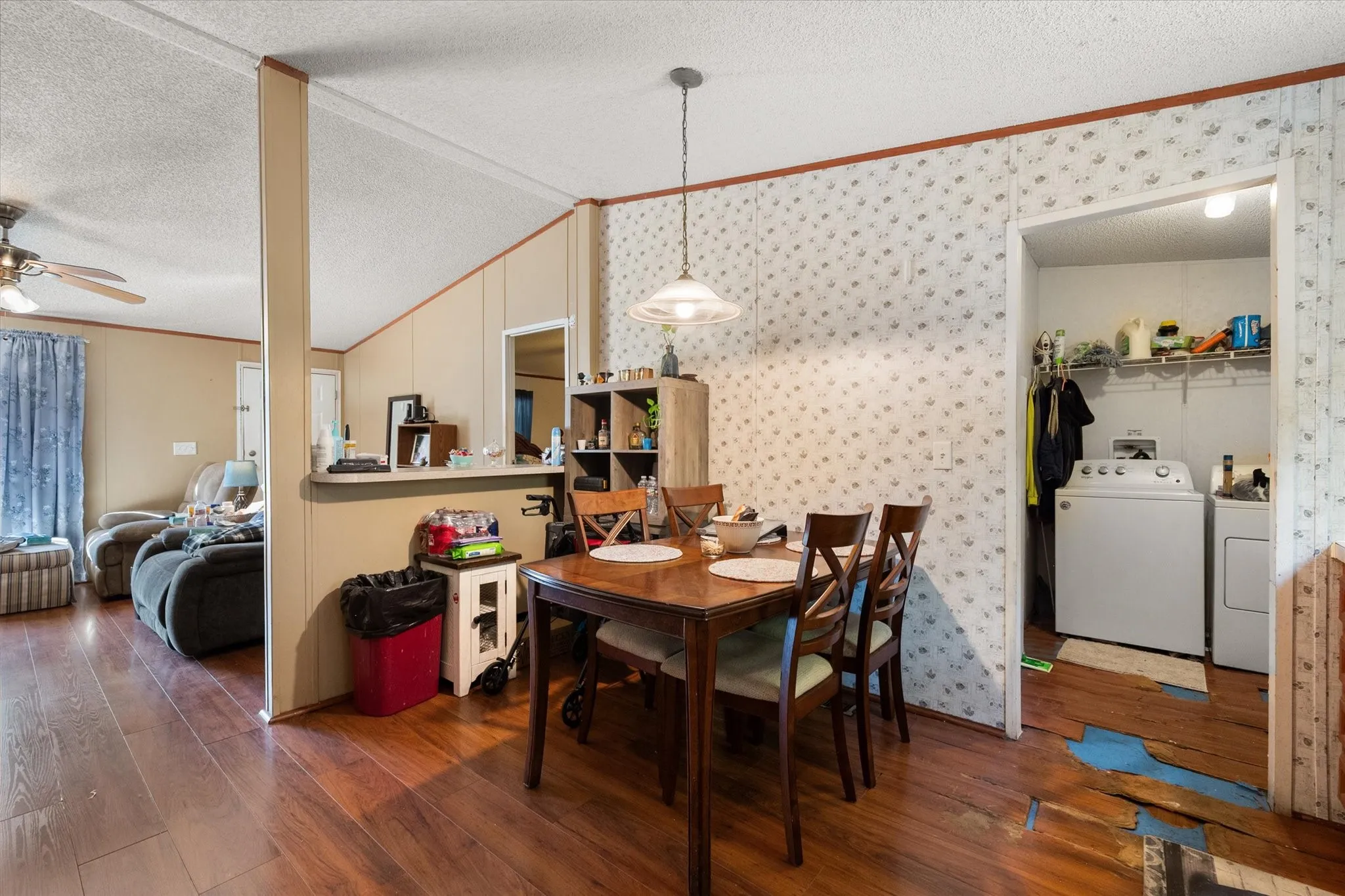 Manufactured Home For Sale in Navarro County , 605 SE County Road 3124c, Corsicana, Texas 75109, 3 Bedroom, 2 Bathroom, Garage spaces, 1,232 Sqft, built in 2004, mls#21367418, Real Estate Agent in Corsicana, Homes For Sale in Navarro county, Homes For Sale in Corsicana, Realtor in Corsicana Texas, Real Estate Brokerage Independent Realty Texas, Luminita Cordes Realtor