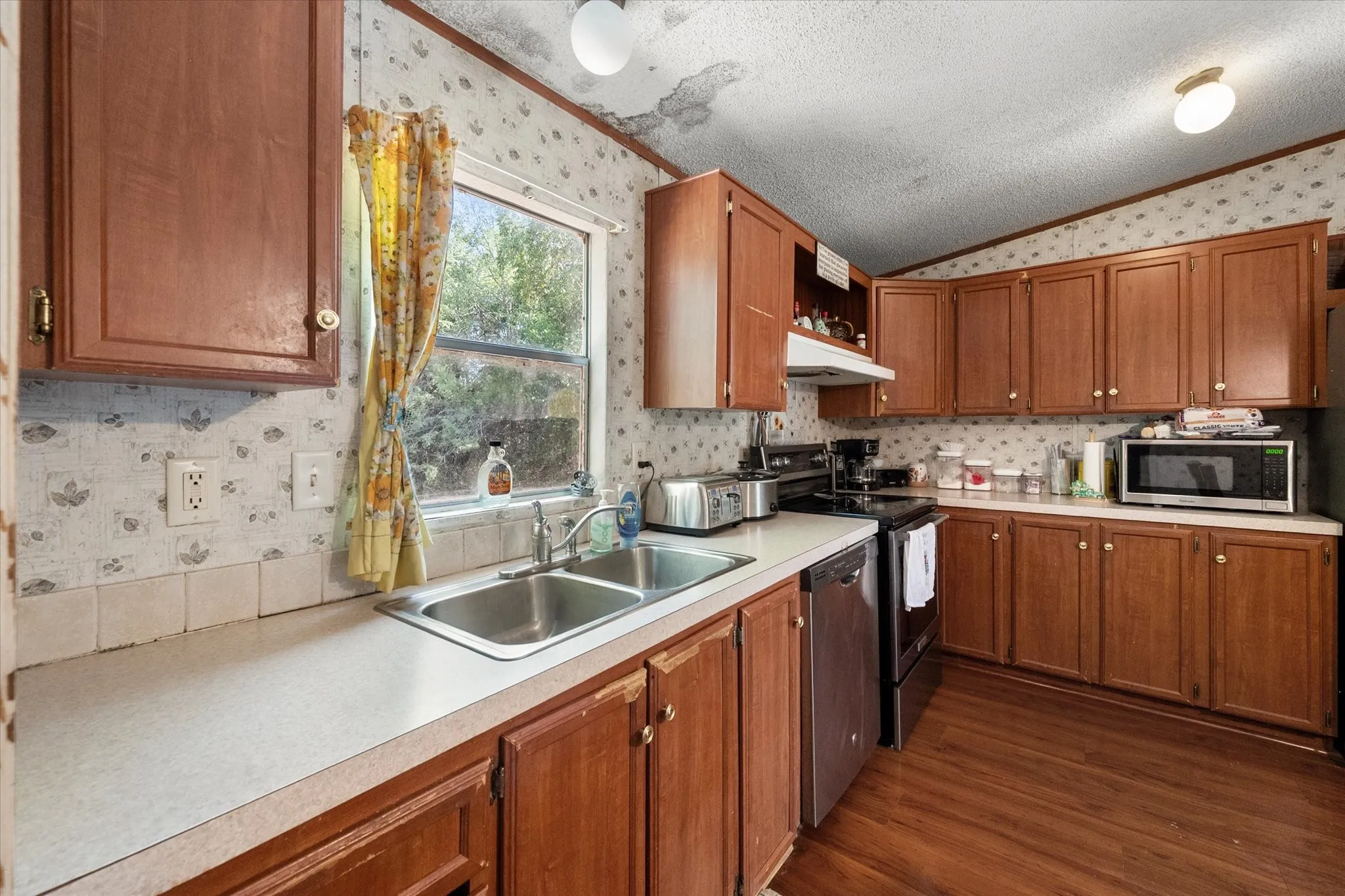 Manufactured Home For Sale in Navarro County , 605 SE County Road 3124c, Corsicana, Texas 75109, 3 Bedroom, 2 Bathroom, Garage spaces, 1,232 Sqft, built in 2004, mls#21367418, Real Estate Agent in Corsicana, Homes For Sale in Navarro county, Homes For Sale in Corsicana, Realtor in Corsicana Texas, Real Estate Brokerage Independent Realty Texas, Luminita Cordes Realtor