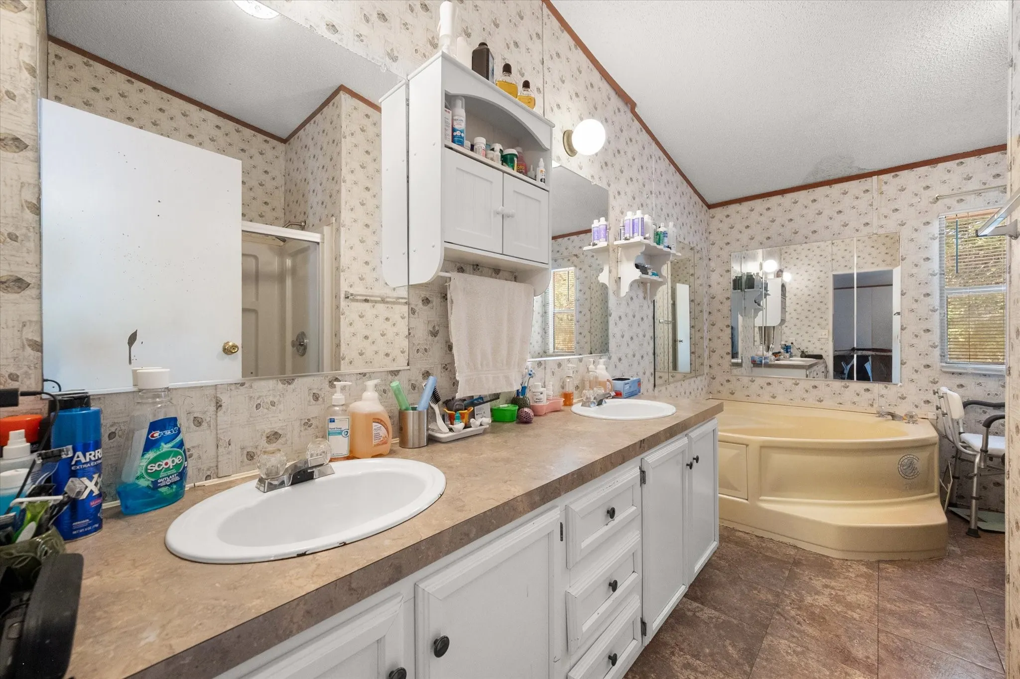 Manufactured Home For Sale in Navarro County , 605 SE County Road 3124c, Corsicana, Texas 75109, 3 Bedroom, 2 Bathroom, Garage spaces, 1,232 Sqft, built in 2004, mls#21367418, Real Estate Agent in Corsicana, Homes For Sale in Navarro county, Homes For Sale in Corsicana, Realtor in Corsicana Texas, Real Estate Brokerage Independent Realty Texas, Luminita Cordes Realtor