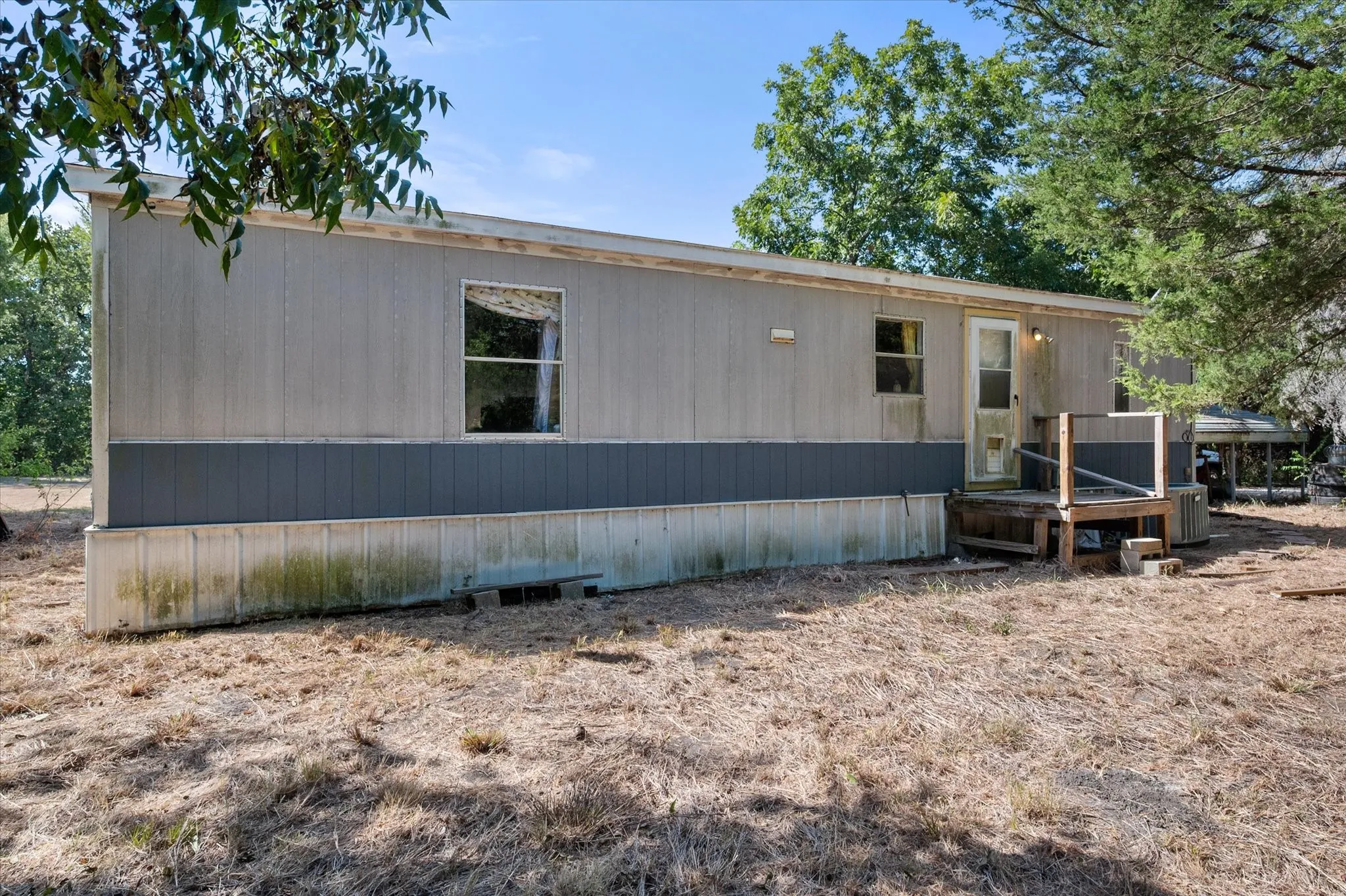 Manufactured Home For Sale in Navarro County , 605 SE County Road 3124c, Corsicana, Texas 75109, 3 Bedroom, 2 Bathroom, Garage spaces, 1,232 Sqft, built in 2004, mls#21367418, Real Estate Agent in Corsicana, Homes For Sale in Navarro county, Homes For Sale in Corsicana, Realtor in Corsicana Texas, Real Estate Brokerage Independent Realty Texas, Luminita Cordes Realtor