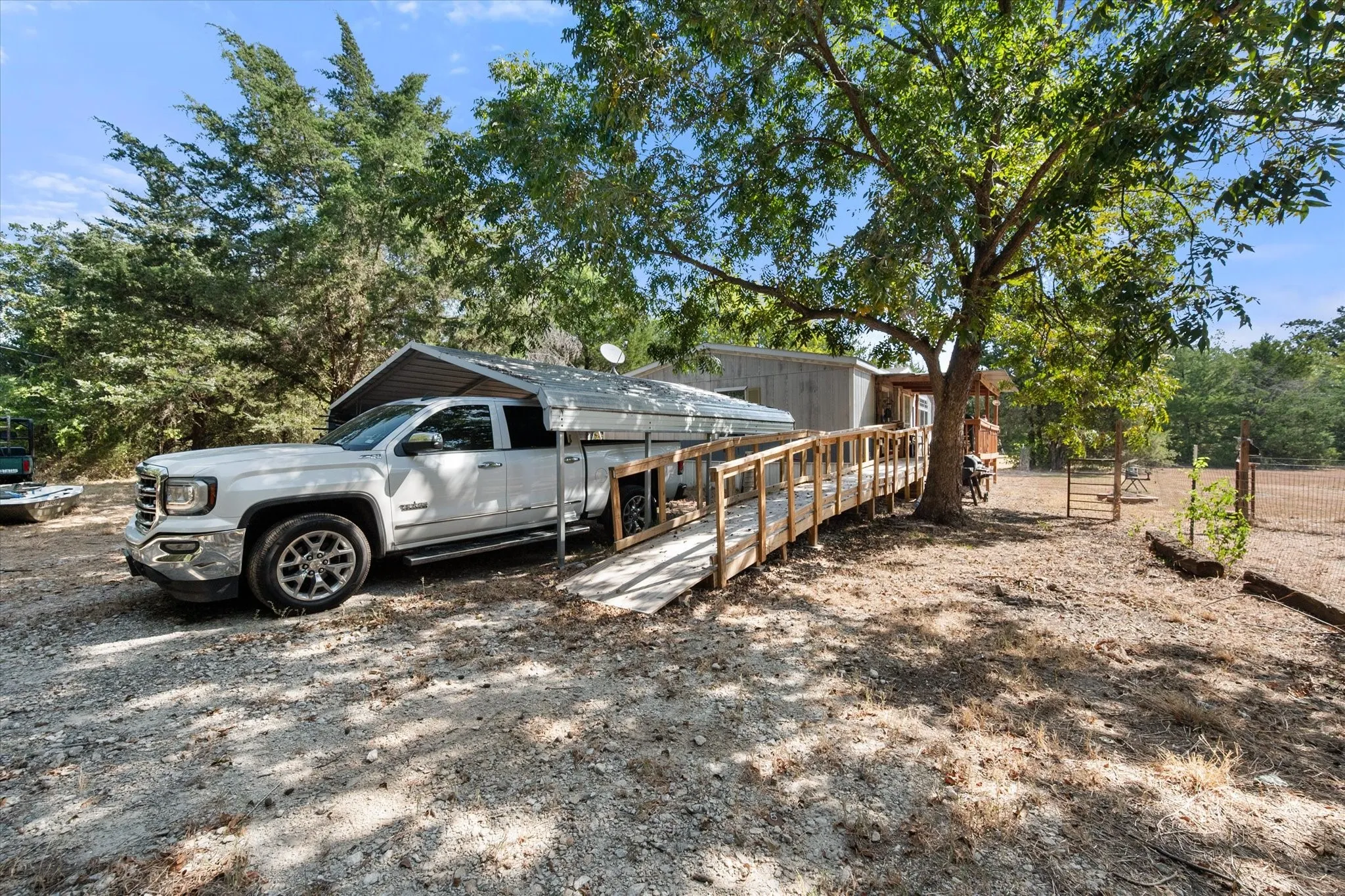 Manufactured Home For Sale in Navarro County , 605 SE County Road 3124c, Corsicana, Texas 75109, 3 Bedroom, 2 Bathroom, Garage spaces, 1,232 Sqft, built in 2004, mls#21367418, Real Estate Agent in Corsicana, Homes For Sale in Navarro county, Homes For Sale in Corsicana, Realtor in Corsicana Texas, Real Estate Brokerage Independent Realty Texas, Luminita Cordes Realtor