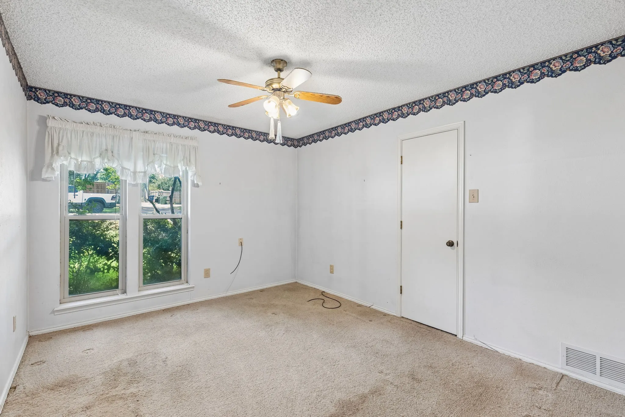 Single Family Residence For Sale in Dallas County , 1310 Merrimac Trail, Garland, Texas 75043, 4 Bedroom, 2 Bathroom, 2 Garage spaces, 1,786 Sqft, built in 1976, mls#21368040, Real Estate Agent in Garland, Homes For Sale in Dallas county, Homes For Sale in Garland, Realtor in Garland Texas, Real Estate Brokerage Independent Realty Texas, Luminita Cordes Realtor