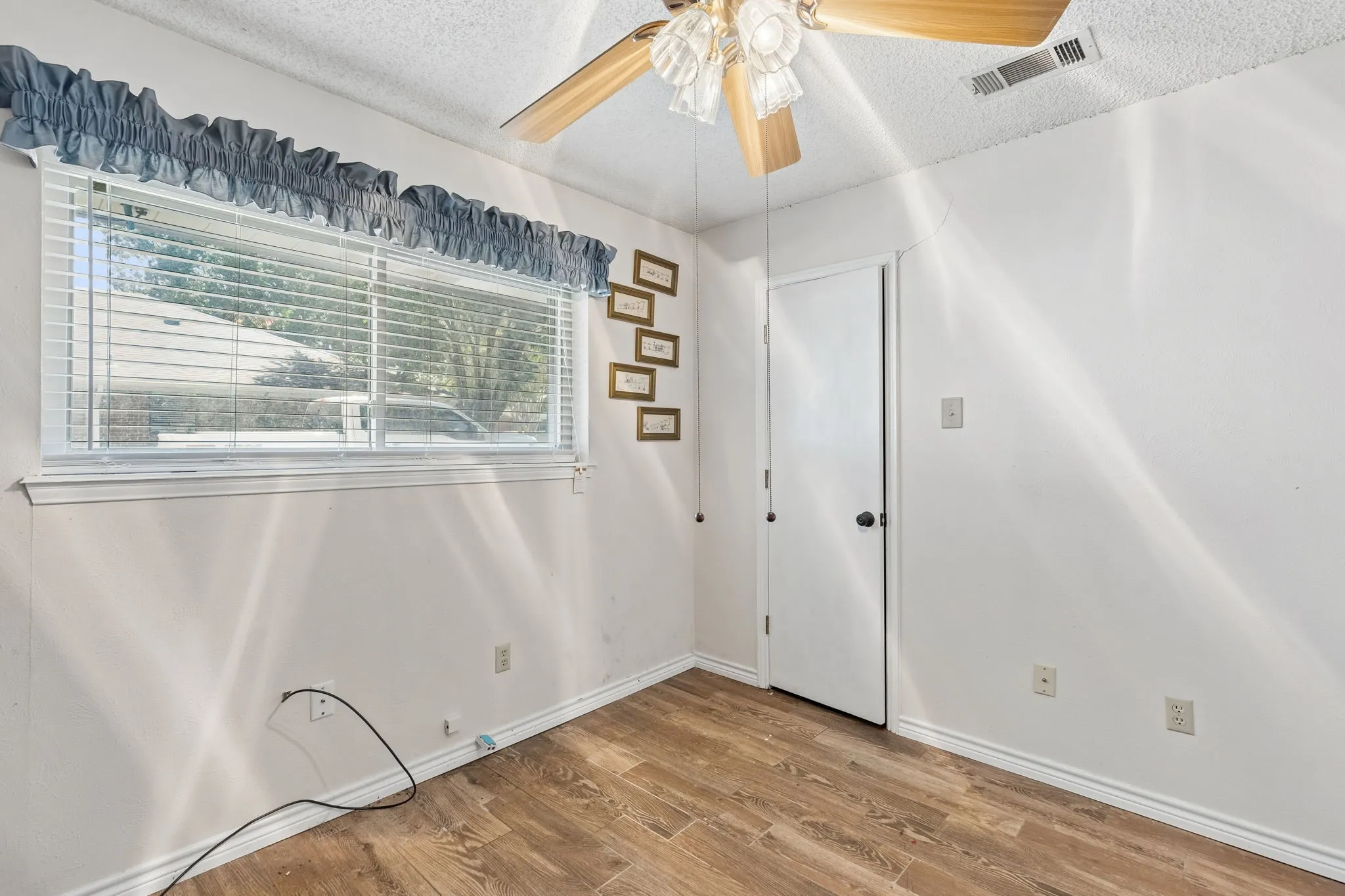 Single Family Residence For Sale in Dallas County , 1310 Merrimac Trail, Garland, Texas 75043, 4 Bedroom, 2 Bathroom, 2 Garage spaces, 1,786 Sqft, built in 1976, mls#21368040, Real Estate Agent in Garland, Homes For Sale in Dallas county, Homes For Sale in Garland, Realtor in Garland Texas, Real Estate Brokerage Independent Realty Texas, Luminita Cordes Realtor