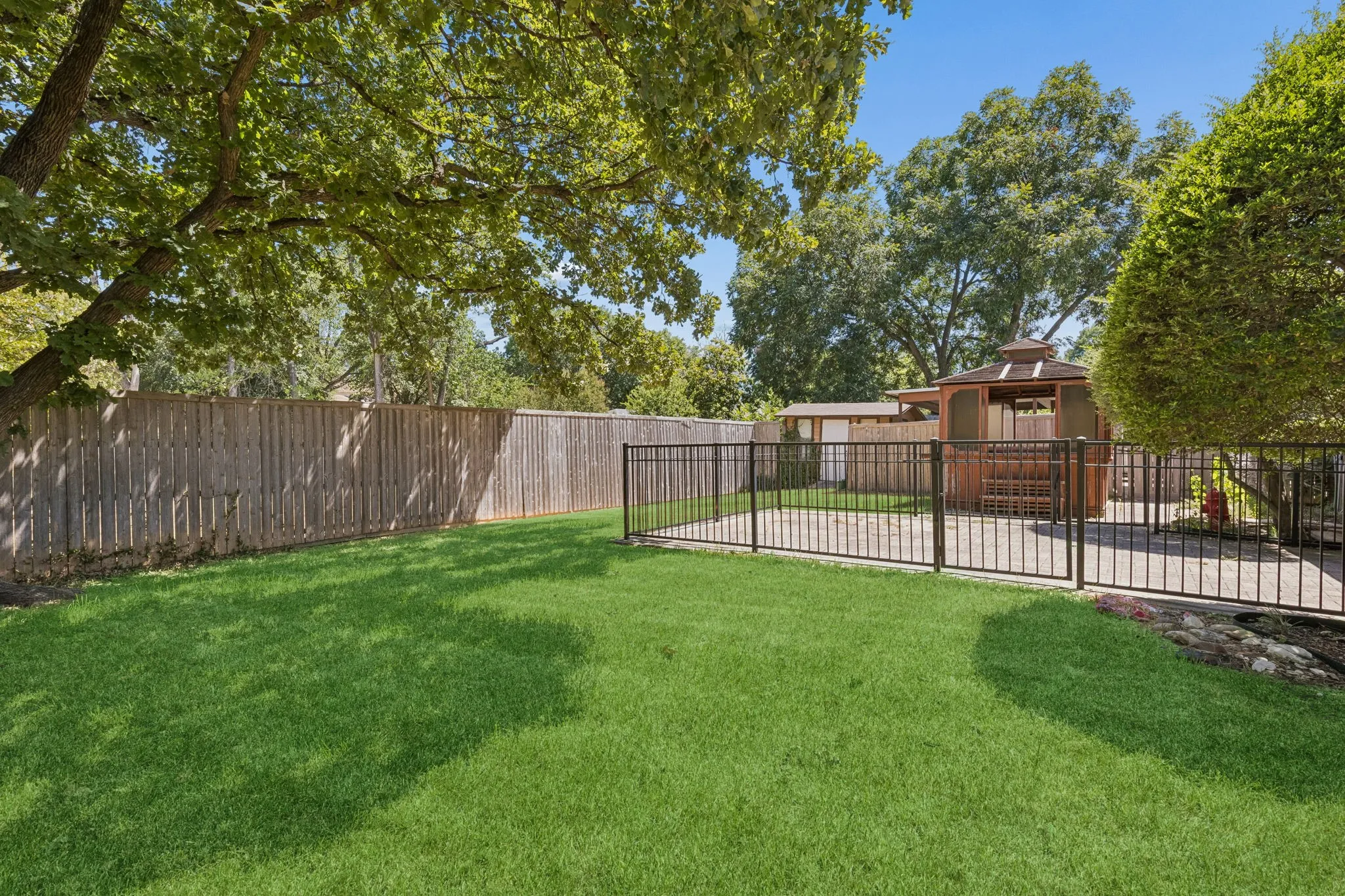 Single Family Residence For Sale in Dallas County , 1310 Merrimac Trail, Garland, Texas 75043, 4 Bedroom, 2 Bathroom, 2 Garage spaces, 1,786 Sqft, built in 1976, mls#21368040, Real Estate Agent in Garland, Homes For Sale in Dallas county, Homes For Sale in Garland, Realtor in Garland Texas, Real Estate Brokerage Independent Realty Texas, Luminita Cordes Realtor