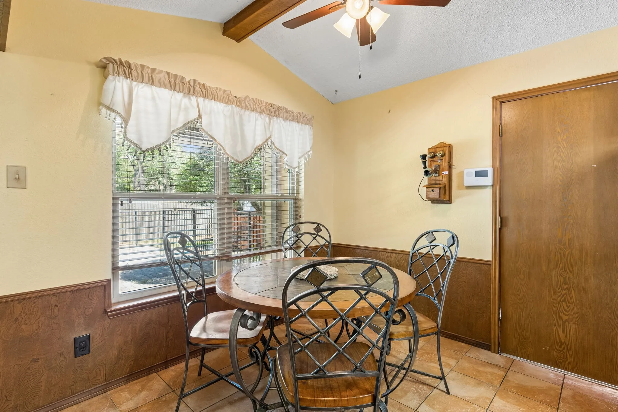 Single Family Residence For Sale in Dallas County , 1310 Merrimac Trail, Garland, Texas 75043, 4 Bedroom, 2 Bathroom, 2 Garage spaces, 1,786 Sqft, built in 1976, mls#21368040, Real Estate Agent in Garland, Homes For Sale in Dallas county, Homes For Sale in Garland, Realtor in Garland Texas, Real Estate Brokerage Independent Realty Texas, Luminita Cordes Realtor
