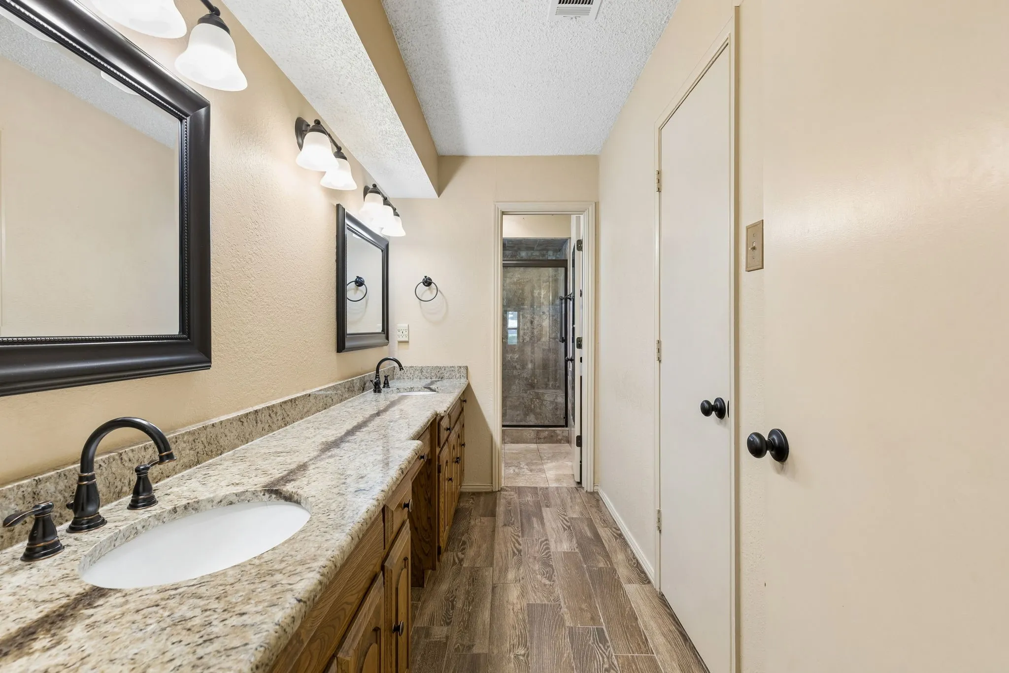 Single Family Residence For Sale in Dallas County , 1310 Merrimac Trail, Garland, Texas 75043, 4 Bedroom, 2 Bathroom, 2 Garage spaces, 1,786 Sqft, built in 1976, mls#21368040, Real Estate Agent in Garland, Homes For Sale in Dallas county, Homes For Sale in Garland, Realtor in Garland Texas, Real Estate Brokerage Independent Realty Texas, Luminita Cordes Realtor