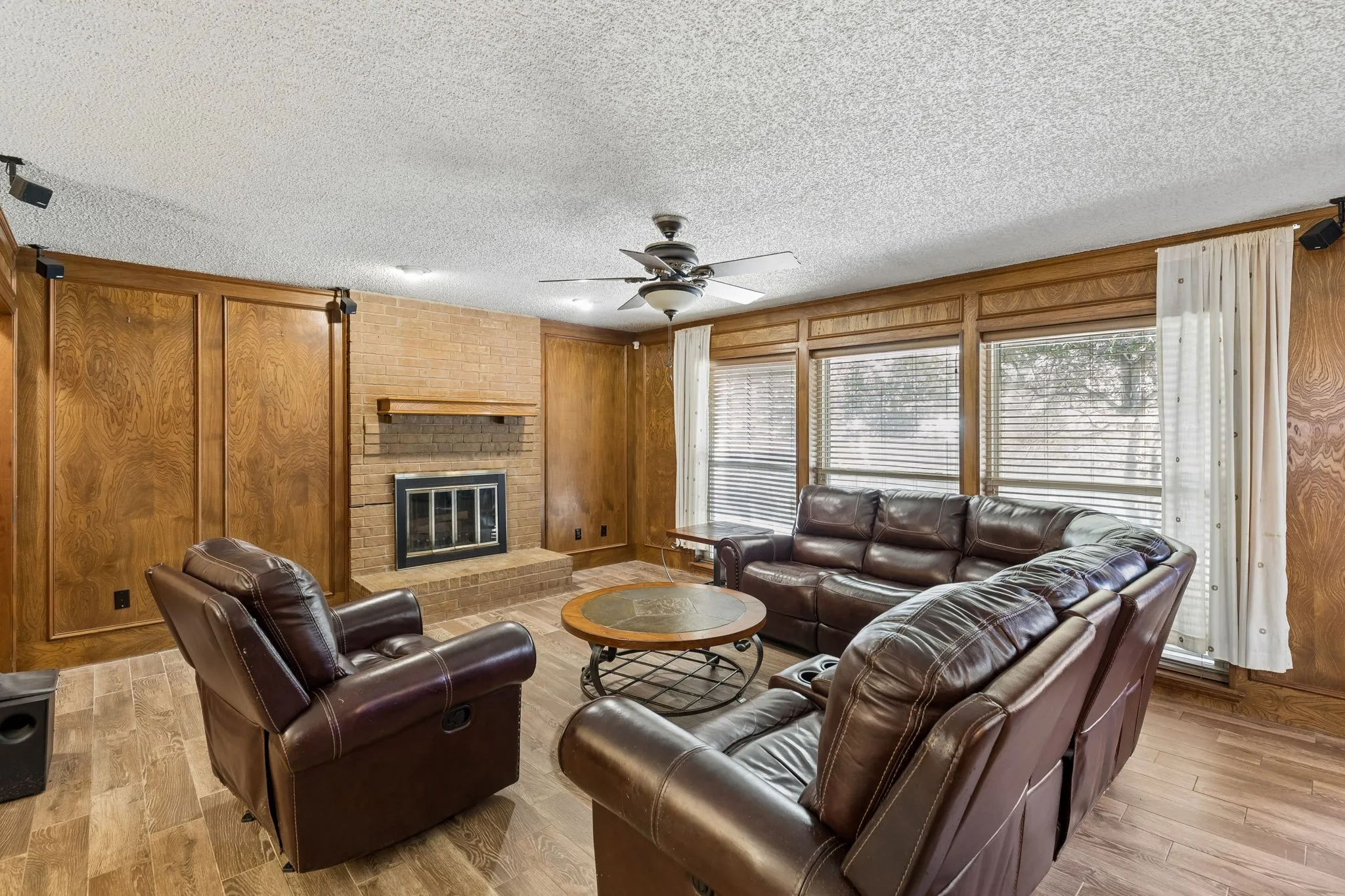 Single Family Residence For Sale in Dallas County , 1310 Merrimac Trail, Garland, Texas 75043, 4 Bedroom, 2 Bathroom, 2 Garage spaces, 1,786 Sqft, built in 1976, mls#21368040, Real Estate Agent in Garland, Homes For Sale in Dallas county, Homes For Sale in Garland, Realtor in Garland Texas, Real Estate Brokerage Independent Realty Texas, Luminita Cordes Realtor