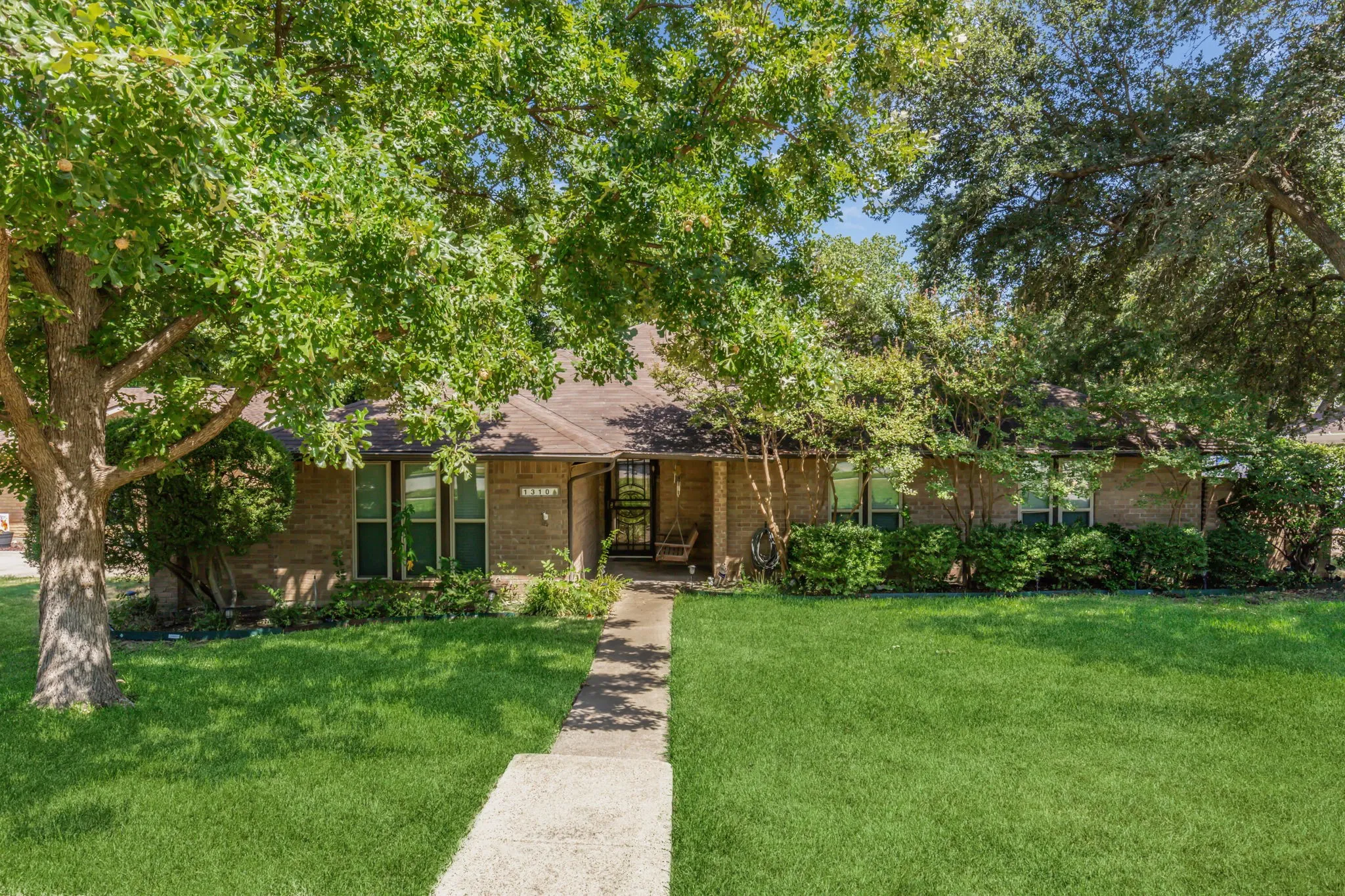 Single Family Residence For Sale in Dallas County , 1310 Merrimac Trail, Garland, Texas 75043, 4 Bedroom, 2 Bathroom, 2 Garage spaces, 1,786 Sqft, built in 1976, mls#21368040, Real Estate Agent in Garland, Homes For Sale in Dallas county, Homes For Sale in Garland, Realtor in Garland Texas, Real Estate Brokerage Independent Realty Texas, Luminita Cordes Realtor