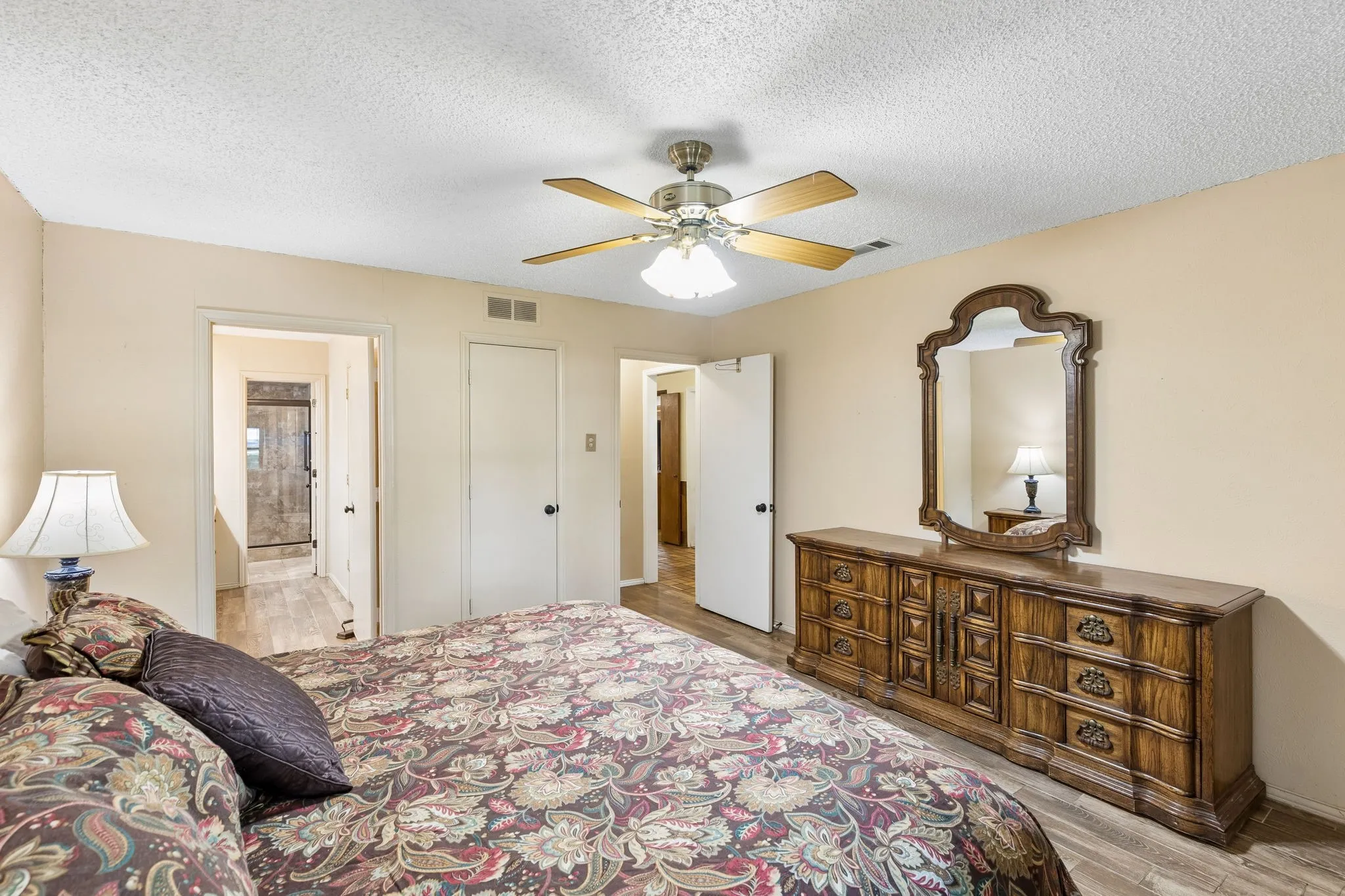 Single Family Residence For Sale in Dallas County , 1310 Merrimac Trail, Garland, Texas 75043, 4 Bedroom, 2 Bathroom, 2 Garage spaces, 1,786 Sqft, built in 1976, mls#21368040, Real Estate Agent in Garland, Homes For Sale in Dallas county, Homes For Sale in Garland, Realtor in Garland Texas, Real Estate Brokerage Independent Realty Texas, Luminita Cordes Realtor