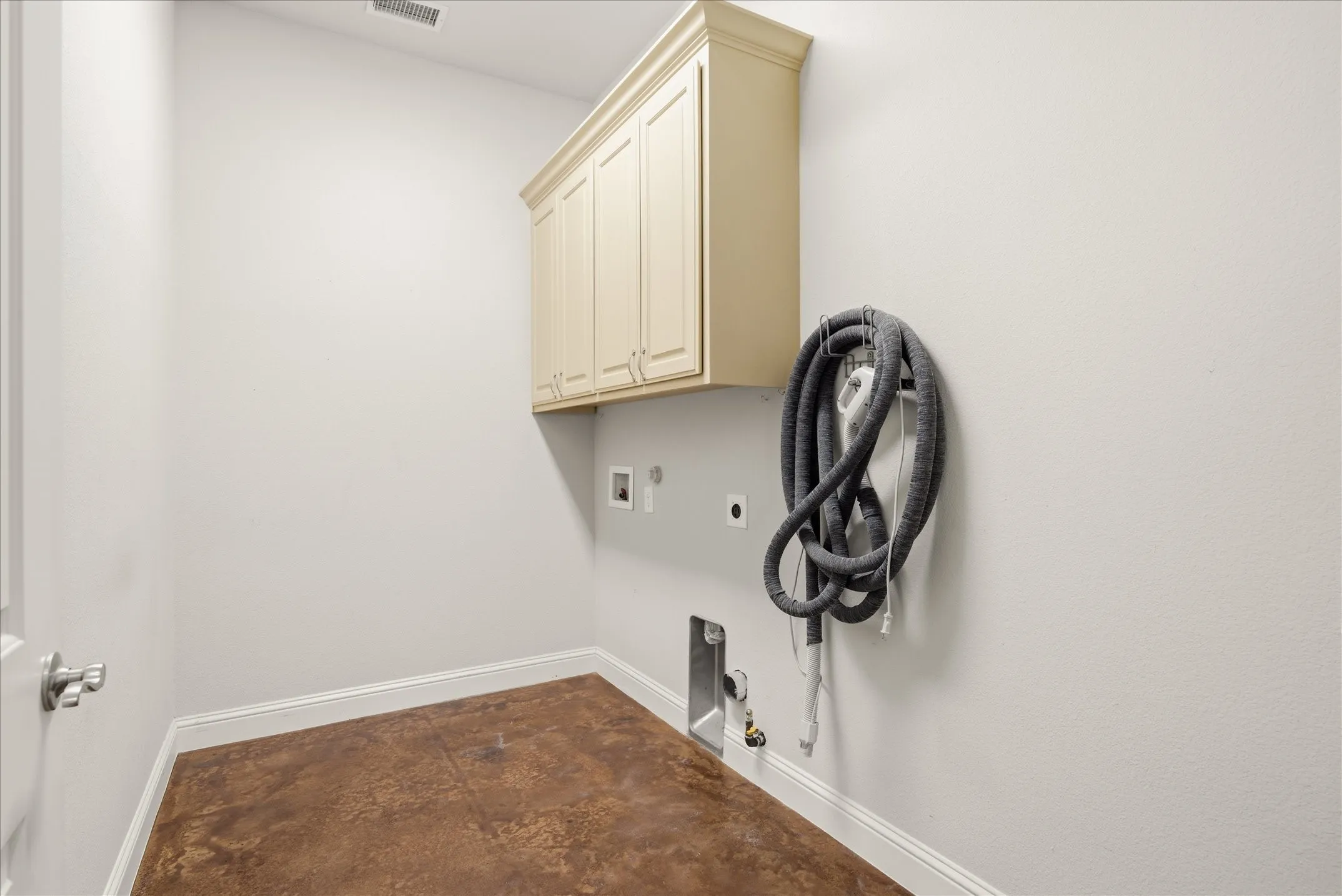 Single Family Residence For Sale in Collin County , 1088 Stephen Court, Farmersville, Texas 75442, 3 Bedroom, 3 Bathroom, 3 Garage spaces, 2,922 Sqft, built in 2015, mls#21368474, Real Estate Agent in Farmersville, Homes For Sale in Collin county, Homes For Sale in Farmersville, Realtor in Farmersville Texas, Real Estate Brokerage Independent Realty Texas, Luminita Cordes Realtor