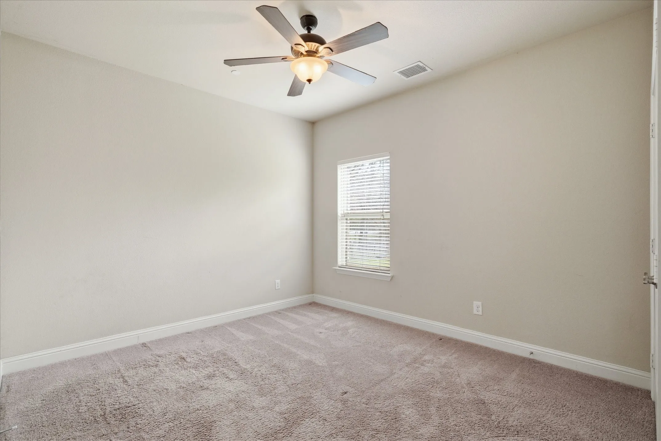 Single Family Residence For Sale in Collin County , 1088 Stephen Court, Farmersville, Texas 75442, 3 Bedroom, 3 Bathroom, 3 Garage spaces, 2,922 Sqft, built in 2015, mls#21368474, Real Estate Agent in Farmersville, Homes For Sale in Collin county, Homes For Sale in Farmersville, Realtor in Farmersville Texas, Real Estate Brokerage Independent Realty Texas, Luminita Cordes Realtor