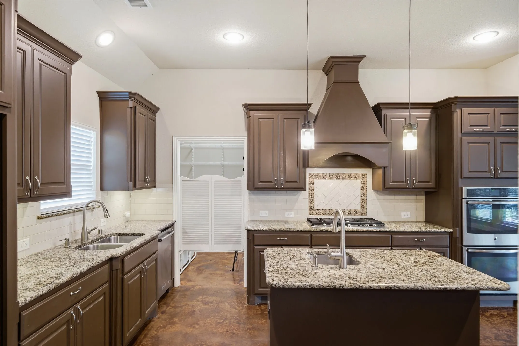 Single Family Residence For Sale in Collin County , 1088 Stephen Court, Farmersville, Texas 75442, 3 Bedroom, 3 Bathroom, 3 Garage spaces, 2,922 Sqft, built in 2015, mls#21368474, Real Estate Agent in Farmersville, Homes For Sale in Collin county, Homes For Sale in Farmersville, Realtor in Farmersville Texas, Real Estate Brokerage Independent Realty Texas, Luminita Cordes Realtor