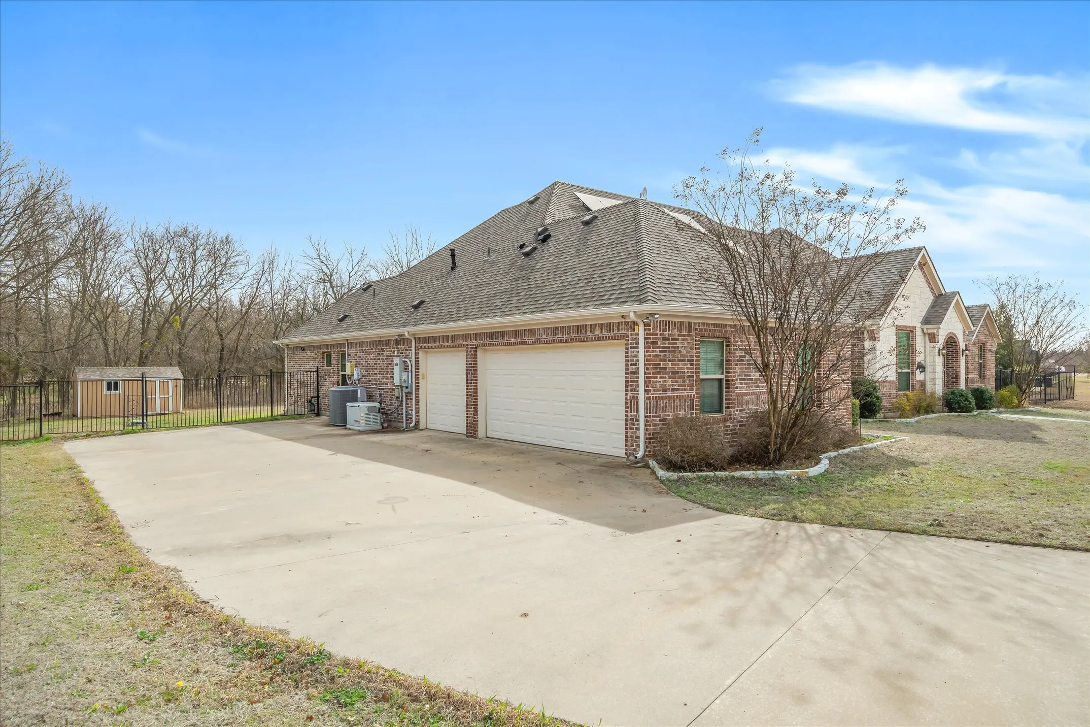 Single Family Residence For Sale in Collin County , 1088 Stephen Court, Farmersville, Texas 75442, 3 Bedroom, 3 Bathroom, 3 Garage spaces, 2,922 Sqft, built in 2015, mls#21368474, Real Estate Agent in Farmersville, Homes For Sale in Collin county, Homes For Sale in Farmersville, Realtor in Farmersville Texas, Real Estate Brokerage Independent Realty Texas, Luminita Cordes Realtor