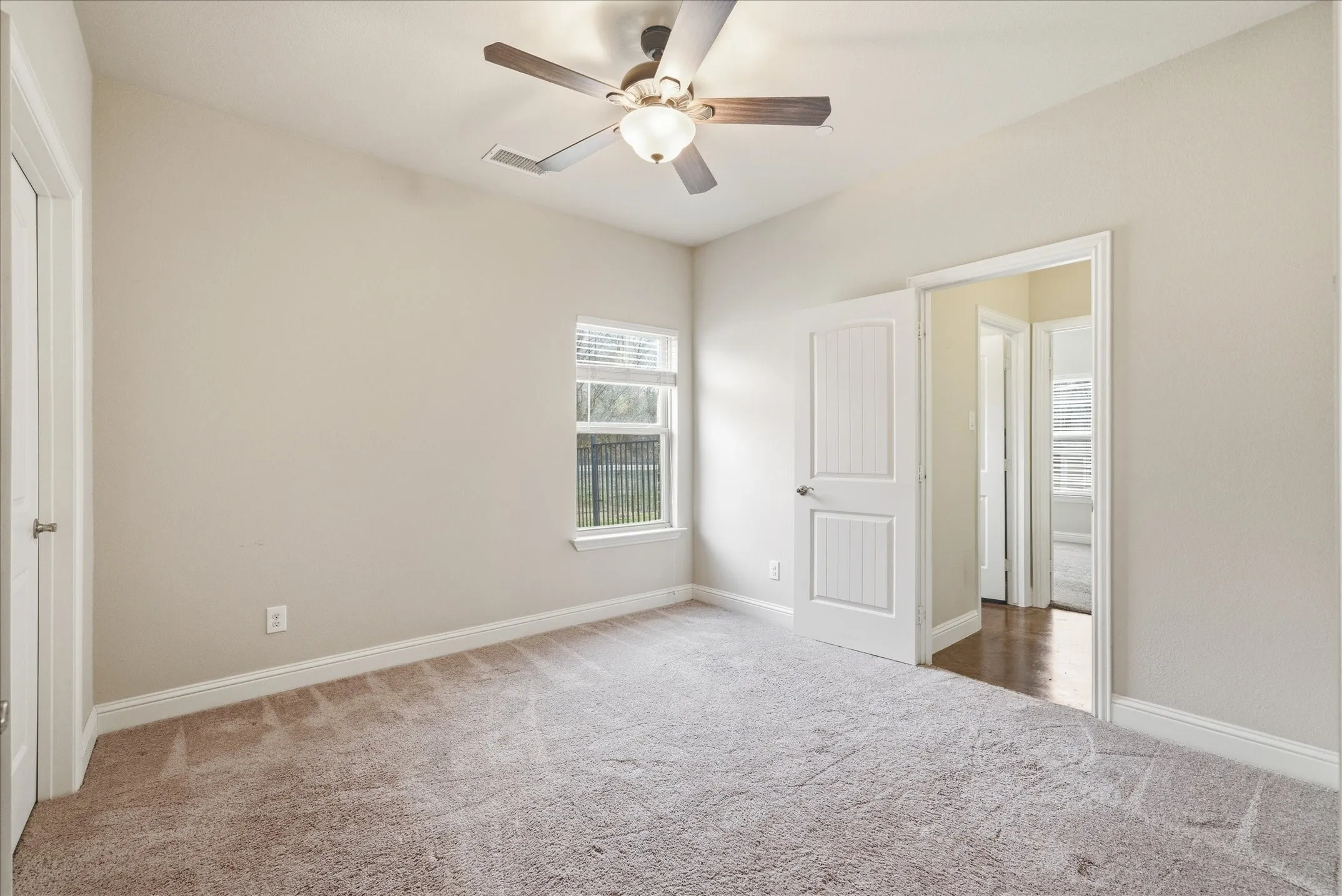 Single Family Residence For Sale in Collin County , 1088 Stephen Court, Farmersville, Texas 75442, 3 Bedroom, 3 Bathroom, 3 Garage spaces, 2,922 Sqft, built in 2015, mls#21368474, Real Estate Agent in Farmersville, Homes For Sale in Collin county, Homes For Sale in Farmersville, Realtor in Farmersville Texas, Real Estate Brokerage Independent Realty Texas, Luminita Cordes Realtor