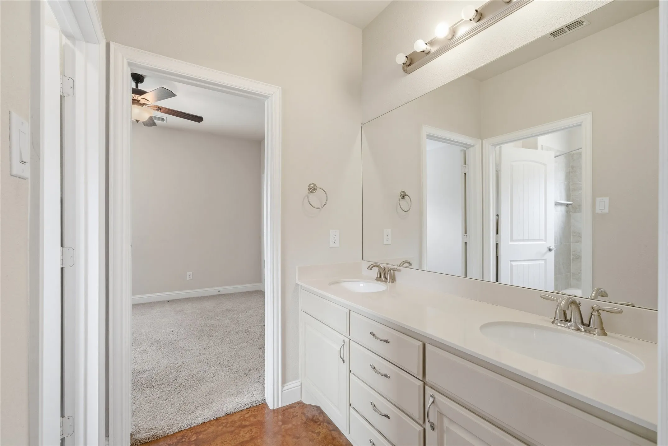 Single Family Residence For Sale in Collin County , 1088 Stephen Court, Farmersville, Texas 75442, 3 Bedroom, 3 Bathroom, 3 Garage spaces, 2,922 Sqft, built in 2015, mls#21368474, Real Estate Agent in Farmersville, Homes For Sale in Collin county, Homes For Sale in Farmersville, Realtor in Farmersville Texas, Real Estate Brokerage Independent Realty Texas, Luminita Cordes Realtor