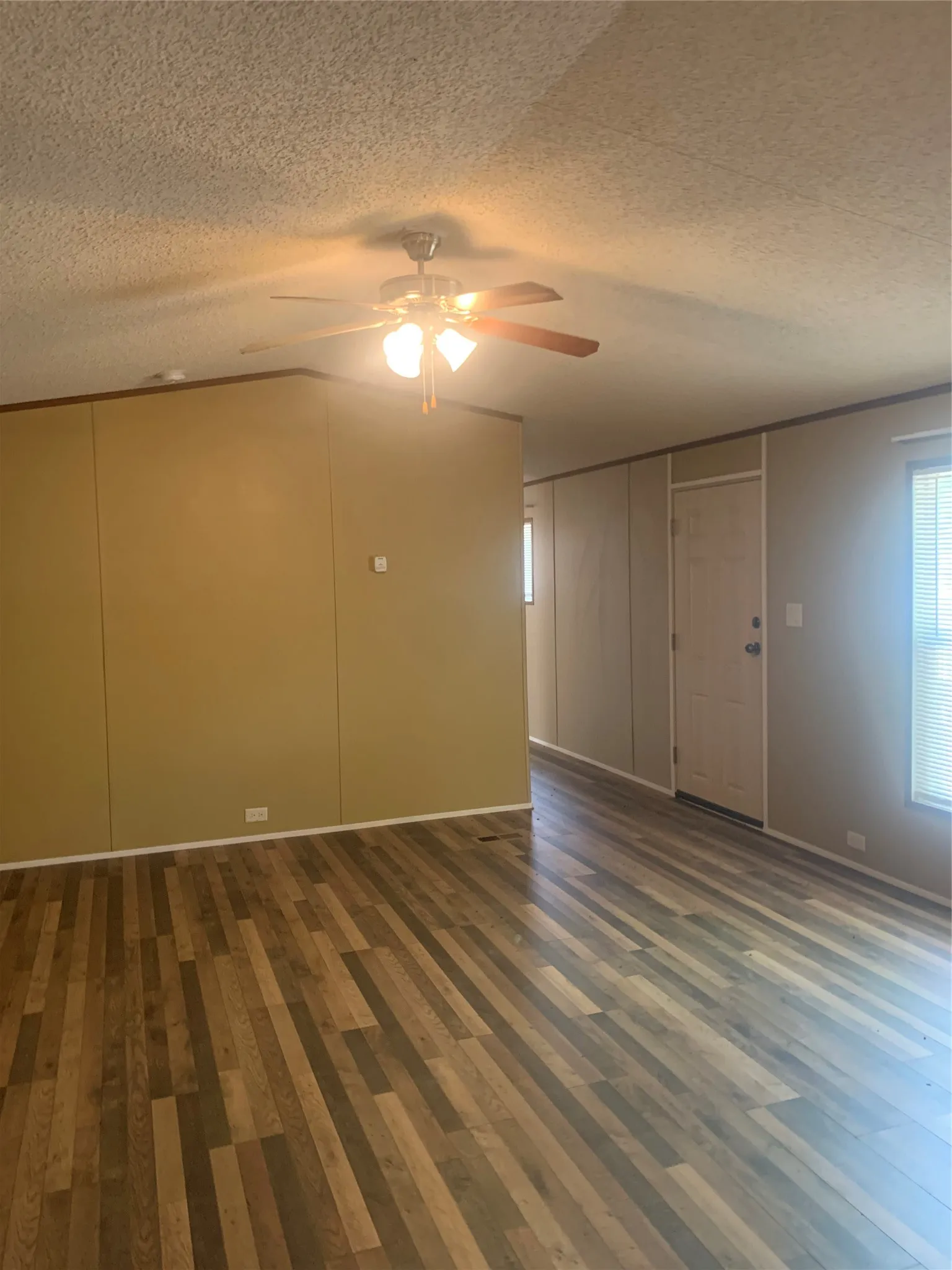 Mobile Home For Sale in Tarrant County , 1652 Sheila Drive, Pelican Bay, Texas 76020, 3 Bedroom, 2 Bathroom, Garage spaces, 1,216 Sqft, built in 2018, mls#21368477, Real Estate Agent in Pelican Bay, Homes For Sale in Tarrant county, Homes For Sale in Pelican Bay, Realtor in Pelican Bay Texas, Real Estate Brokerage Independent Realty Texas, Luminita Cordes Realtor