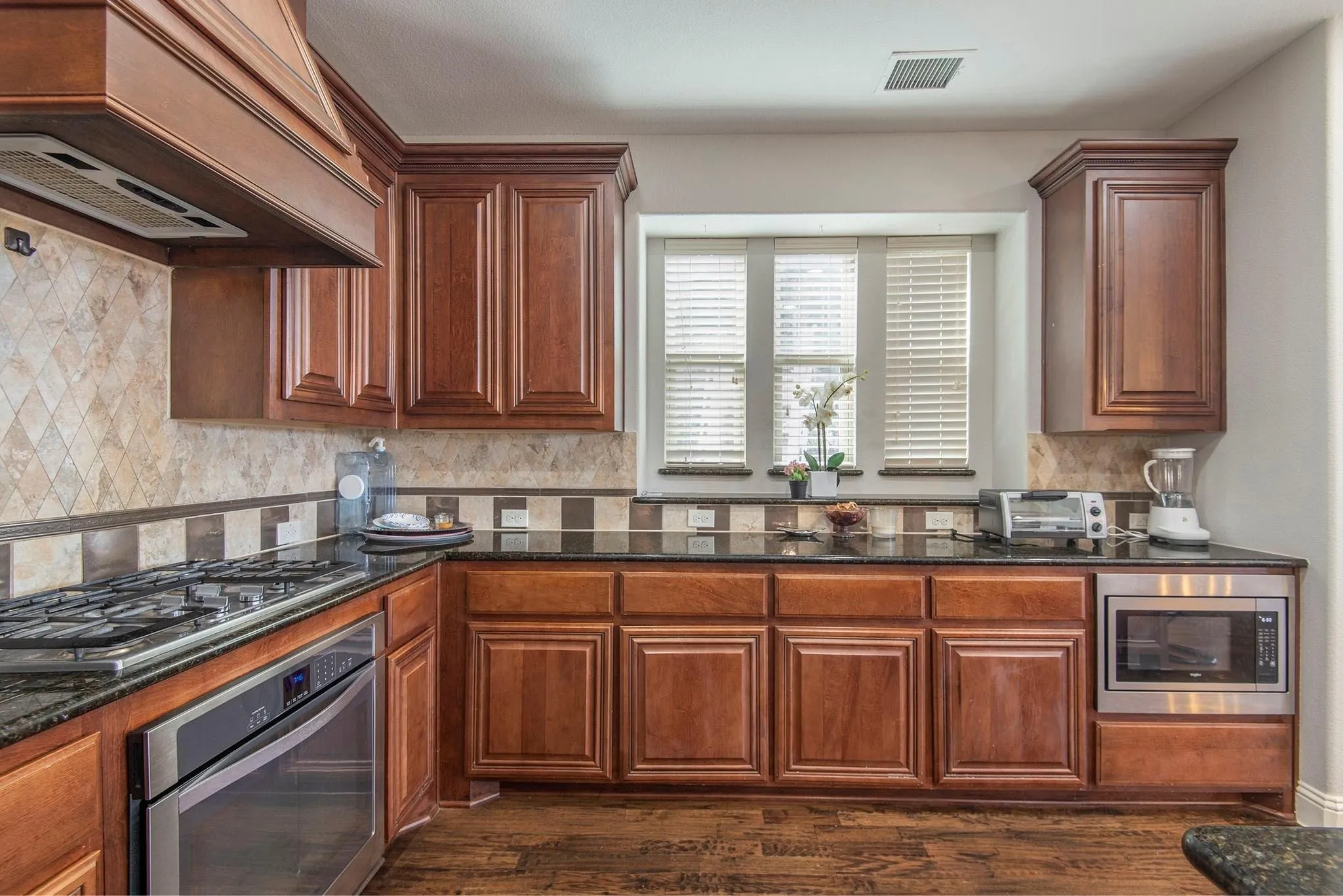 Single Family Residence For Sale in Collin County , 10205 Savoy Drive, Plano, Texas 75025, 5 Bedroom, 5 Bathroom, 2 Garage spaces, 3,758 Sqft, built in 2013, mls#21368437, Real Estate Agent in Plano, Homes For Sale in Collin county, Homes For Sale in Plano, Realtor in Plano Texas, Real Estate Brokerage Independent Realty Texas, Luminita Cordes Realtor