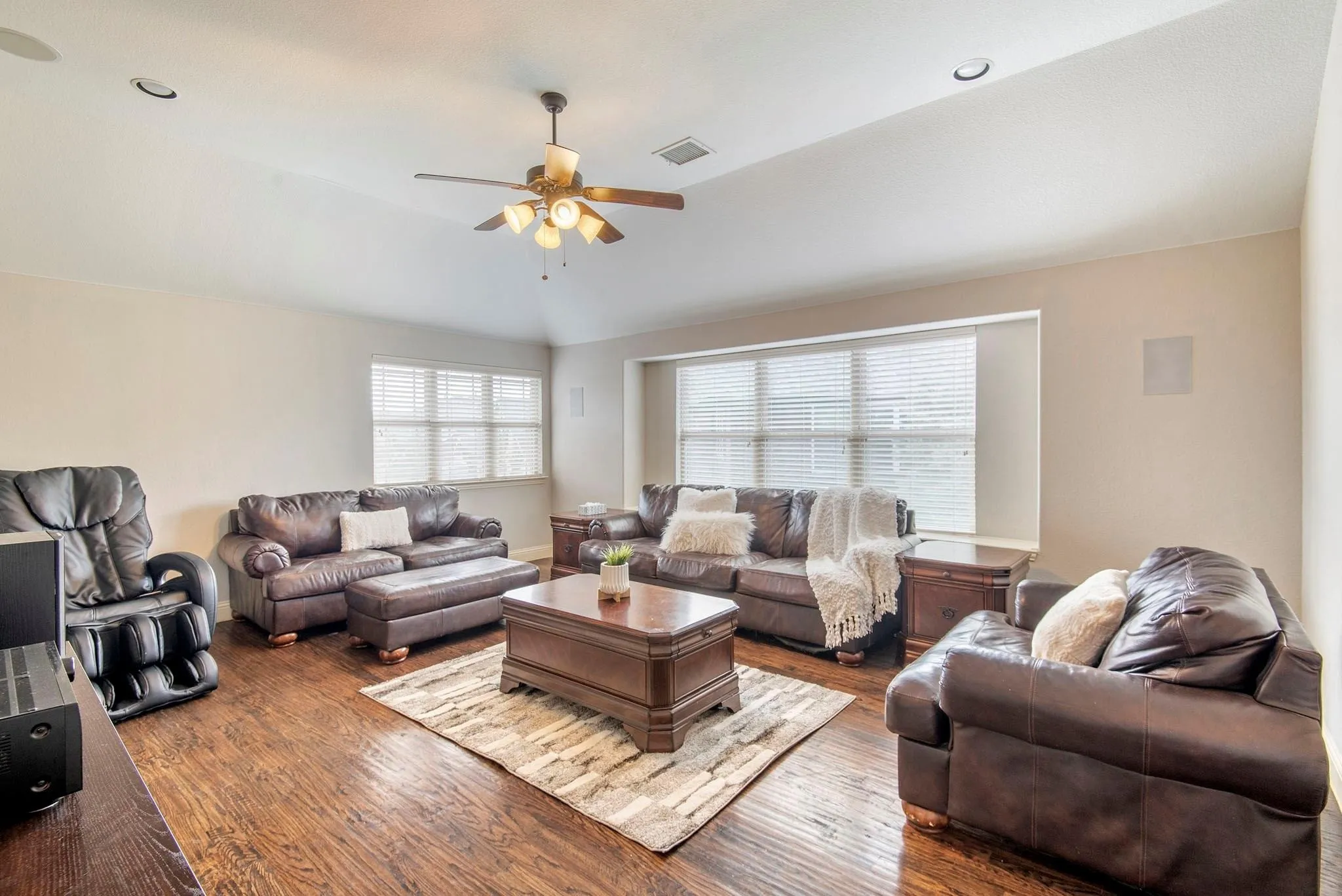 Single Family Residence For Sale in Collin County , 10205 Savoy Drive, Plano, Texas 75025, 5 Bedroom, 5 Bathroom, 2 Garage spaces, 3,758 Sqft, built in 2013, mls#21368437, Real Estate Agent in Plano, Homes For Sale in Collin county, Homes For Sale in Plano, Realtor in Plano Texas, Real Estate Brokerage Independent Realty Texas, Luminita Cordes Realtor