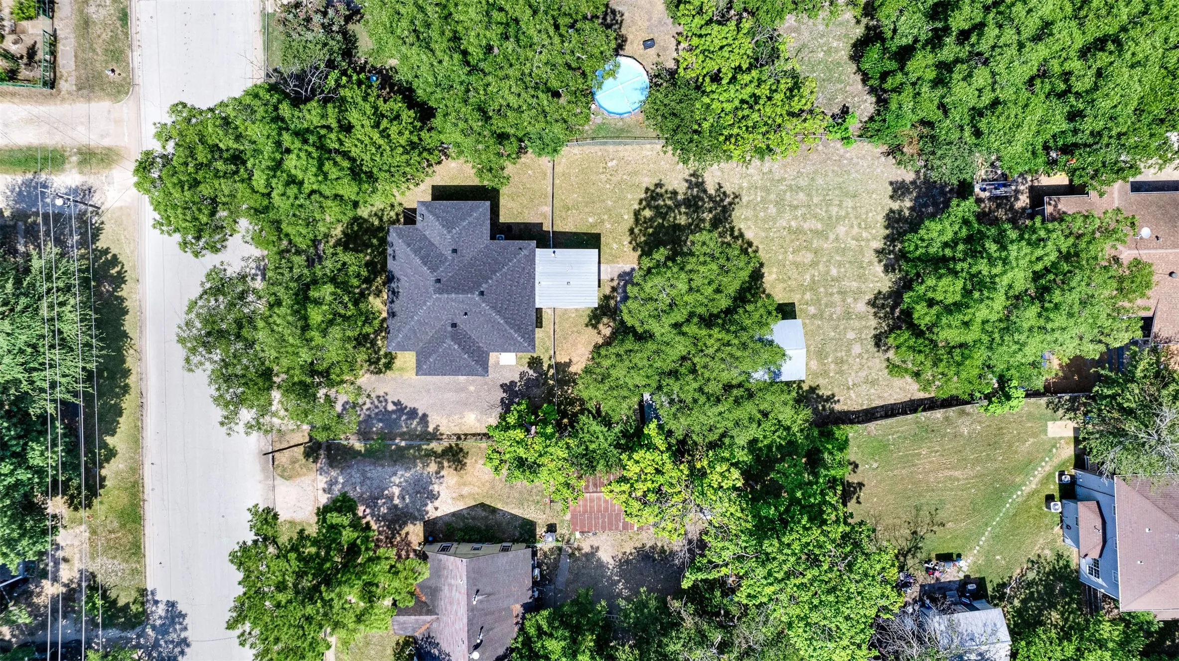 Single Family Residence For Rent in Kaufman County , 909 E High Street, Terrell, Texas 75160, 3 Bedroom, 2 Bathroom, Garage spaces, 1,044 Sqft, built in 1915, mls#21368480, Real Estate Agent in Terrell, Homes For Rent in Kaufman county, Homes For Rent in Terrell, Realtor in Terrell Texas, Real Estate Brokerage Independent Realty Texas, Luminita Cordes Realtor
