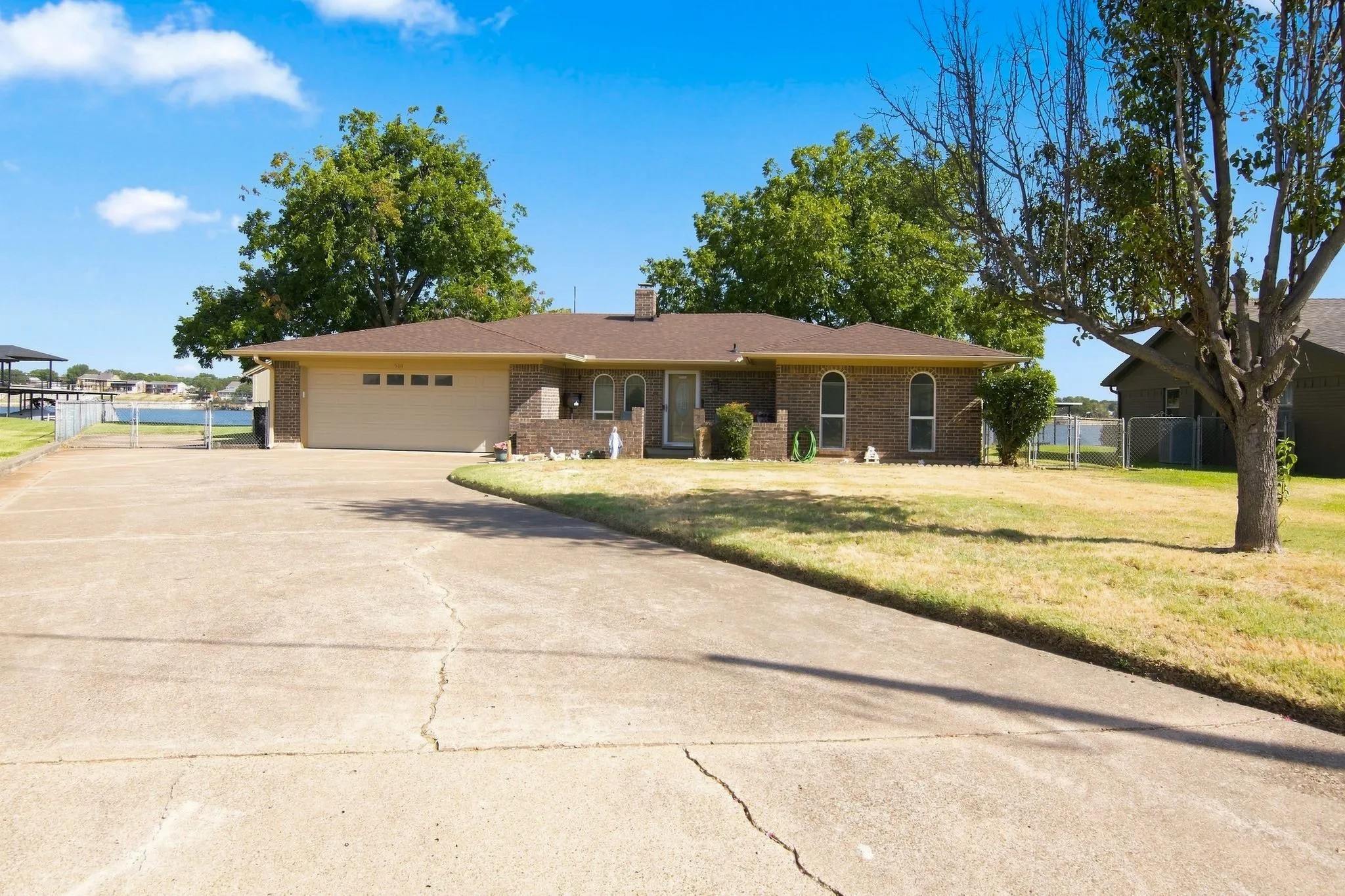 Single Family Residence For Sale in Hood County , 504 Panama Court, Granbury, Texas 76048, 3 Bedroom, 2 Bathroom, 2 Garage spaces, 1,664 Sqft, built in 1976, mls#21368482, Real Estate Agent in Granbury, Homes For Sale in Hood county, Homes For Sale in Granbury, Realtor in Granbury Texas, Real Estate Brokerage Independent Realty Texas, Luminita Cordes Realtor