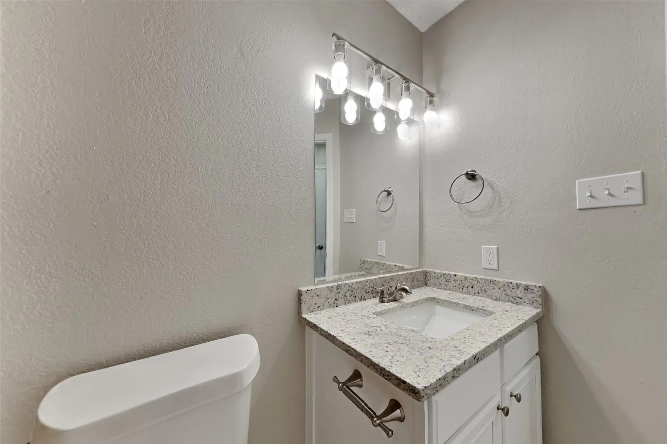 Single Family Residence For Rent in Denton County , 4141 Malone Avenue, The Colony, Texas 75056, 3 Bedroom, 2 Bathroom, 2 Garage spaces, 1,276 Sqft, built in 1986, mls#21368483, Real Estate Agent in The Colony, Homes For Rent in Denton county, Homes For Rent in The Colony, Realtor in The Colony Texas, Real Estate Brokerage Independent Realty Texas, Luminita Cordes Realtor