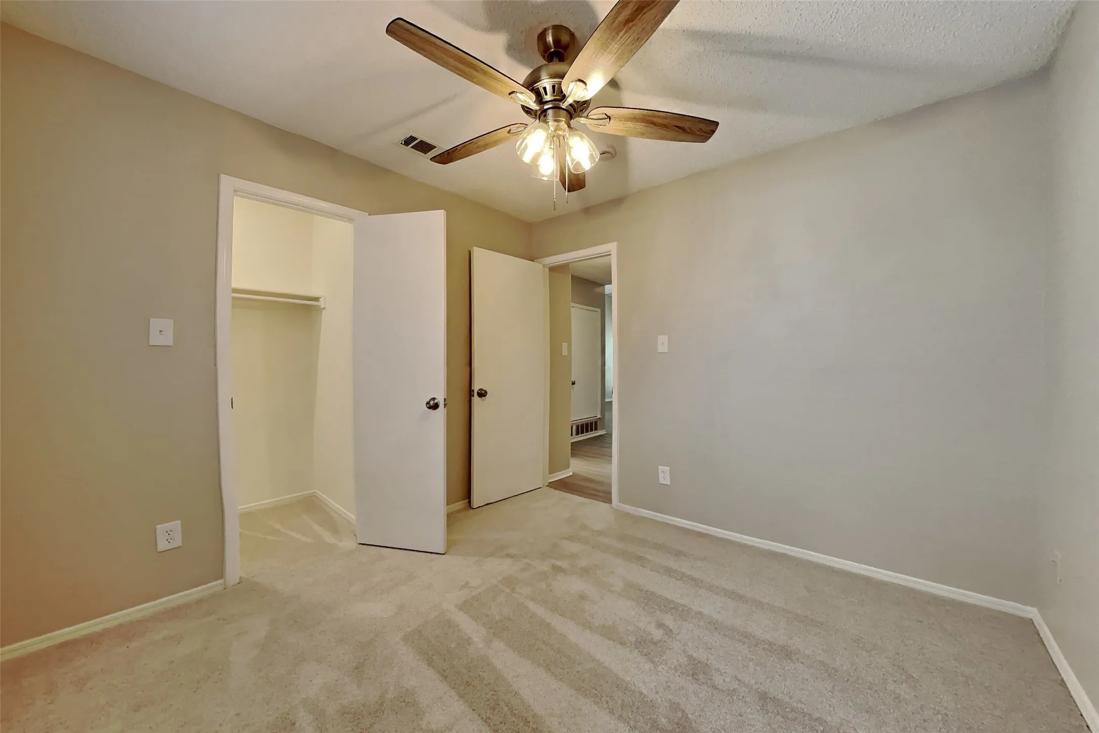 Single Family Residence For Rent in Denton County , 4141 Malone Avenue, The Colony, Texas 75056, 3 Bedroom, 2 Bathroom, 2 Garage spaces, 1,276 Sqft, built in 1986, mls#21368483, Real Estate Agent in The Colony, Homes For Rent in Denton county, Homes For Rent in The Colony, Realtor in The Colony Texas, Real Estate Brokerage Independent Realty Texas, Luminita Cordes Realtor