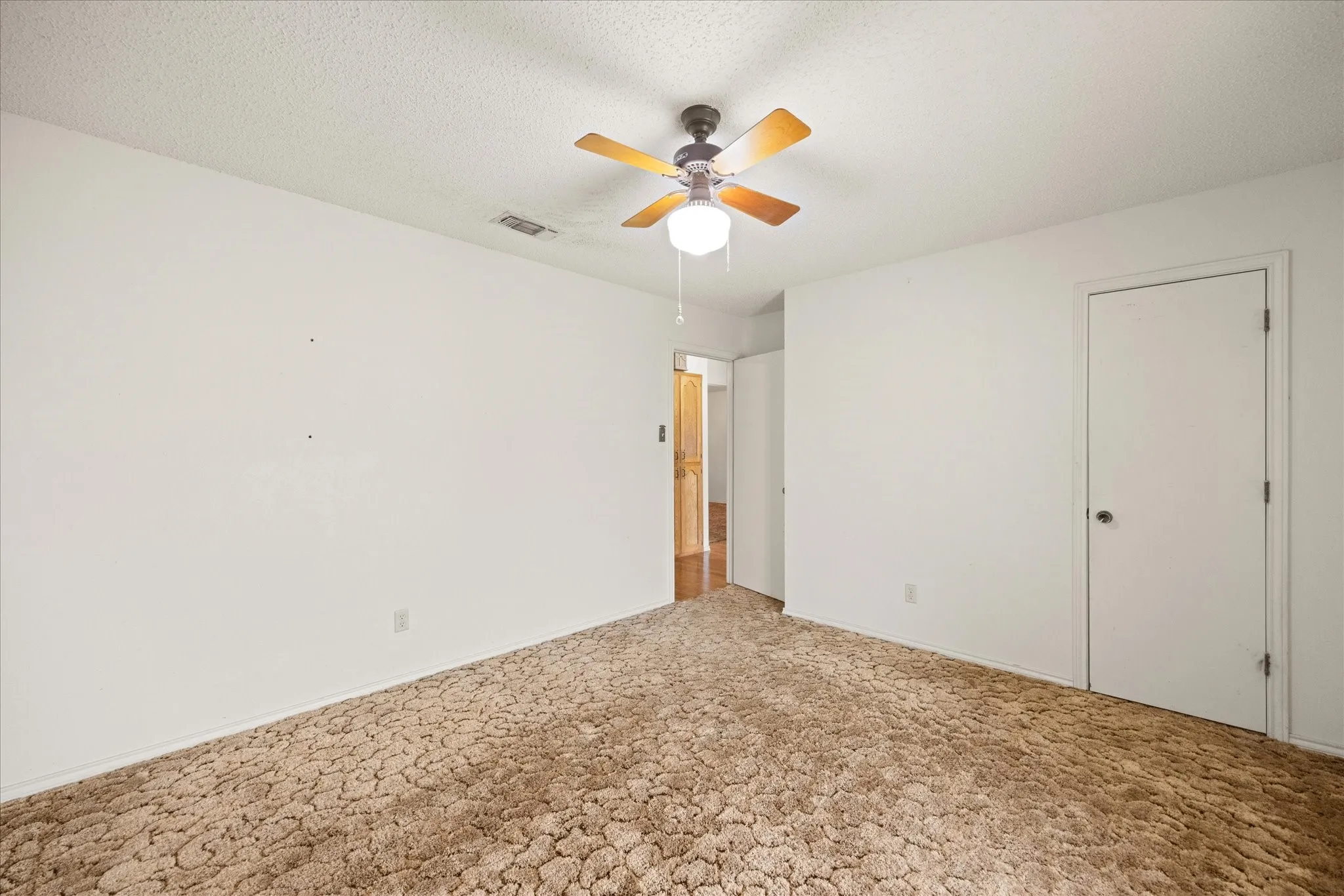 Single Family Residence For Sale in Somervell County , 2952 State Hwy 144, Glen Rose, Texas 76043, 3 Bedroom, 2 Bathroom, 4 Garage spaces, 1,973 Sqft, built in 1979, mls#21280921, Real Estate Agent in Glen Rose, Homes For Sale in Somervell county, Homes For Sale in Glen Rose, Realtor in Glen Rose Texas, Real Estate Brokerage Independent Realty Texas, Luminita Cordes Realtor