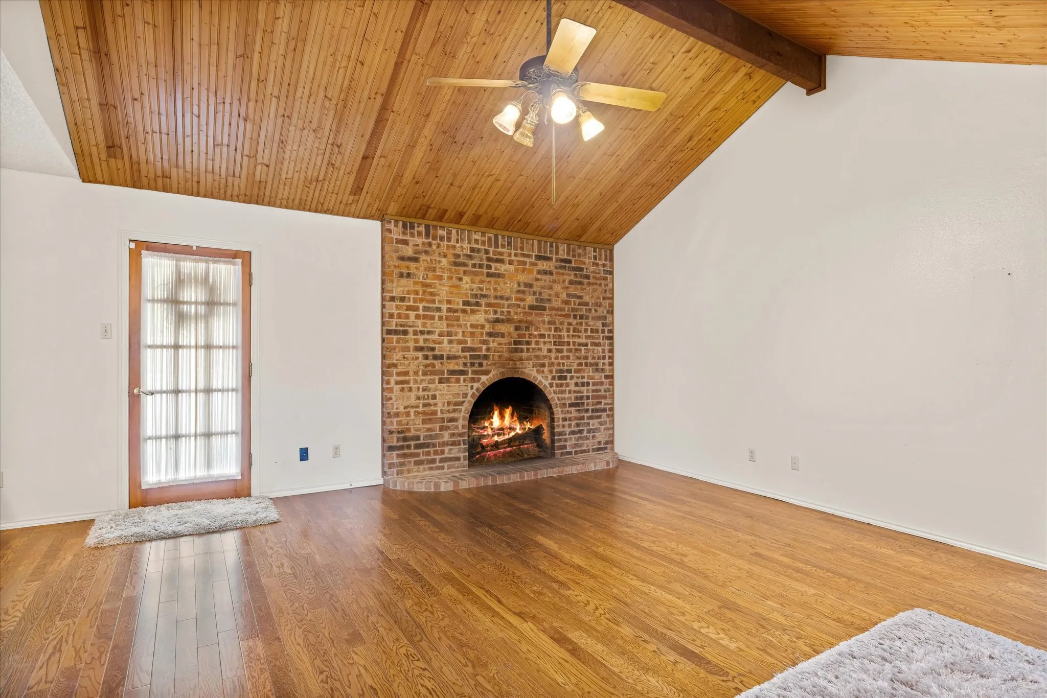 Single Family Residence For Sale in Somervell County , 2952 State Hwy 144, Glen Rose, Texas 76043, 3 Bedroom, 2 Bathroom, 4 Garage spaces, 1,973 Sqft, built in 1979, mls#21280921, Real Estate Agent in Glen Rose, Homes For Sale in Somervell county, Homes For Sale in Glen Rose, Realtor in Glen Rose Texas, Real Estate Brokerage Independent Realty Texas, Luminita Cordes Realtor