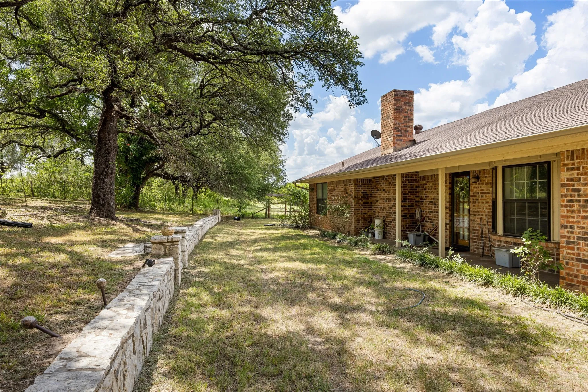 Single Family Residence For Sale in Somervell County , 2952 State Hwy 144, Glen Rose, Texas 76043, 3 Bedroom, 2 Bathroom, 4 Garage spaces, 1,973 Sqft, built in 1979, mls#21280921, Real Estate Agent in Glen Rose, Homes For Sale in Somervell county, Homes For Sale in Glen Rose, Realtor in Glen Rose Texas, Real Estate Brokerage Independent Realty Texas, Luminita Cordes Realtor