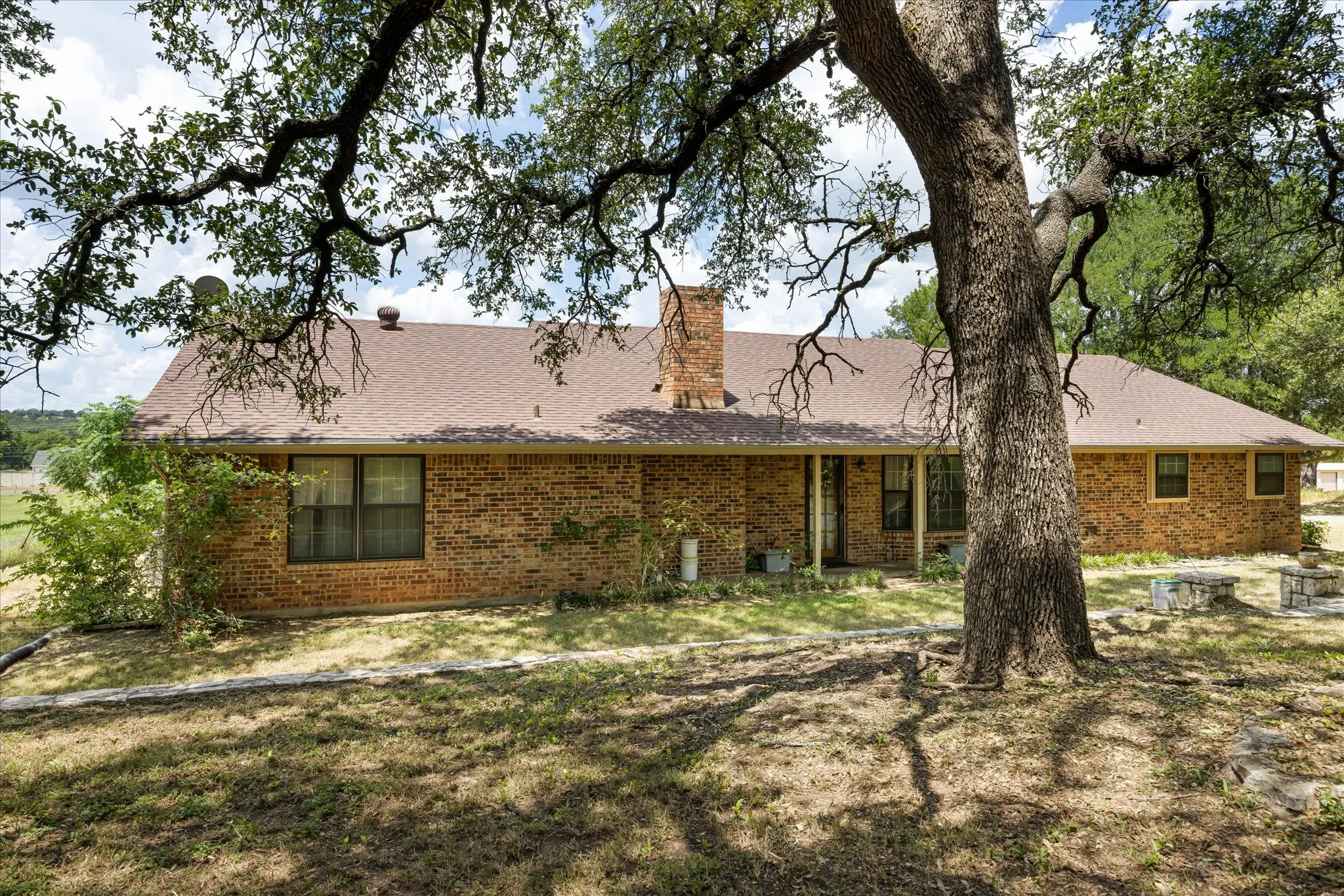 Single Family Residence For Sale in Somervell County , 2952 State Hwy 144, Glen Rose, Texas 76043, 3 Bedroom, 2 Bathroom, 4 Garage spaces, 1,973 Sqft, built in 1979, mls#21280921, Real Estate Agent in Glen Rose, Homes For Sale in Somervell county, Homes For Sale in Glen Rose, Realtor in Glen Rose Texas, Real Estate Brokerage Independent Realty Texas, Luminita Cordes Realtor