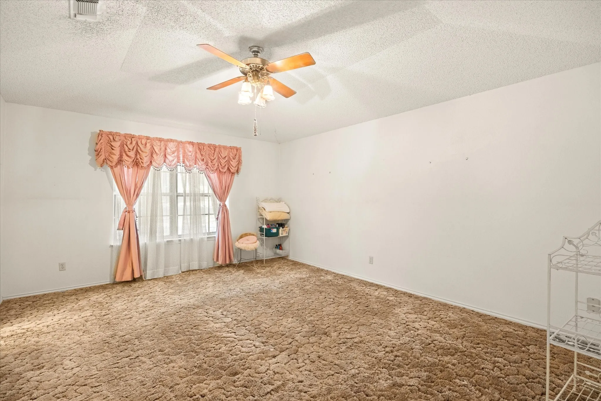 Single Family Residence For Sale in Somervell County , 2952 State Hwy 144, Glen Rose, Texas 76043, 3 Bedroom, 2 Bathroom, 4 Garage spaces, 1,973 Sqft, built in 1979, mls#21280921, Real Estate Agent in Glen Rose, Homes For Sale in Somervell county, Homes For Sale in Glen Rose, Realtor in Glen Rose Texas, Real Estate Brokerage Independent Realty Texas, Luminita Cordes Realtor
