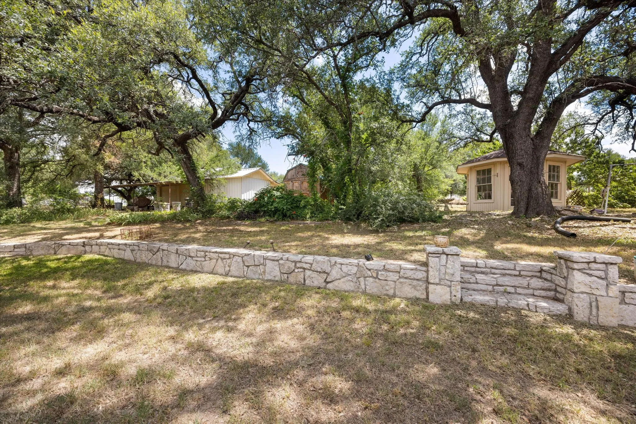 Single Family Residence For Sale in Somervell County , 2952 State Hwy 144, Glen Rose, Texas 76043, 3 Bedroom, 2 Bathroom, 4 Garage spaces, 1,973 Sqft, built in 1979, mls#21280921, Real Estate Agent in Glen Rose, Homes For Sale in Somervell county, Homes For Sale in Glen Rose, Realtor in Glen Rose Texas, Real Estate Brokerage Independent Realty Texas, Luminita Cordes Realtor