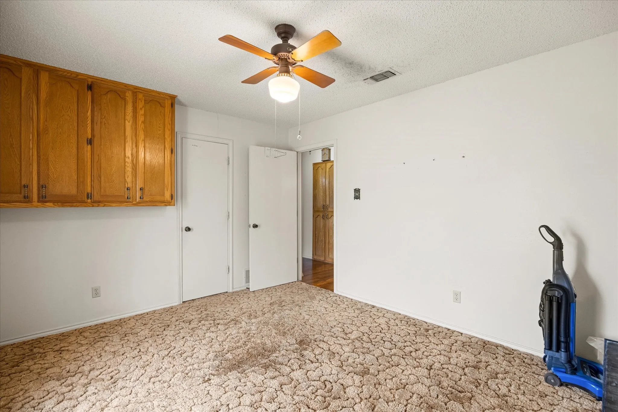 Single Family Residence For Sale in Somervell County , 2952 State Hwy 144, Glen Rose, Texas 76043, 3 Bedroom, 2 Bathroom, 4 Garage spaces, 1,973 Sqft, built in 1979, mls#21280921, Real Estate Agent in Glen Rose, Homes For Sale in Somervell county, Homes For Sale in Glen Rose, Realtor in Glen Rose Texas, Real Estate Brokerage Independent Realty Texas, Luminita Cordes Realtor