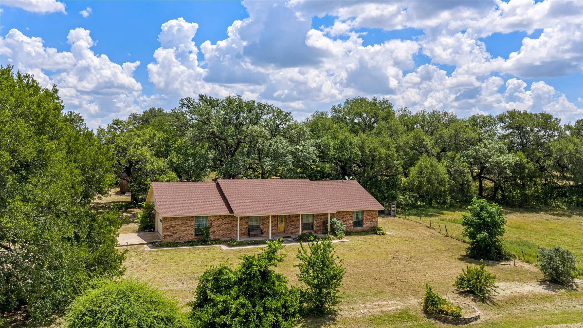 Single Family Residence For Sale in Somervell County , 2952 State Hwy 144, Glen Rose, Texas 76043, 3 Bedroom, 2 Bathroom, 4 Garage spaces, 1,973 Sqft, built in 1979, mls#21280921, Real Estate Agent in Glen Rose, Homes For Sale in Somervell county, Homes For Sale in Glen Rose, Realtor in Glen Rose Texas, Real Estate Brokerage Independent Realty Texas, Luminita Cordes Realtor