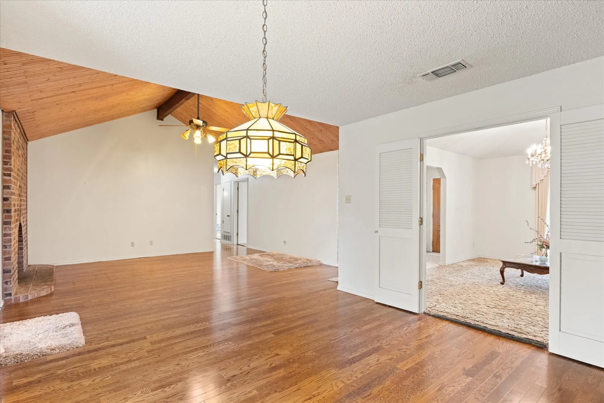Single Family Residence For Sale in Somervell County , 2952 State Hwy 144, Glen Rose, Texas 76043, 3 Bedroom, 2 Bathroom, 4 Garage spaces, 1,973 Sqft, built in 1979, mls#21280921, Real Estate Agent in Glen Rose, Homes For Sale in Somervell county, Homes For Sale in Glen Rose, Realtor in Glen Rose Texas, Real Estate Brokerage Independent Realty Texas, Luminita Cordes Realtor
