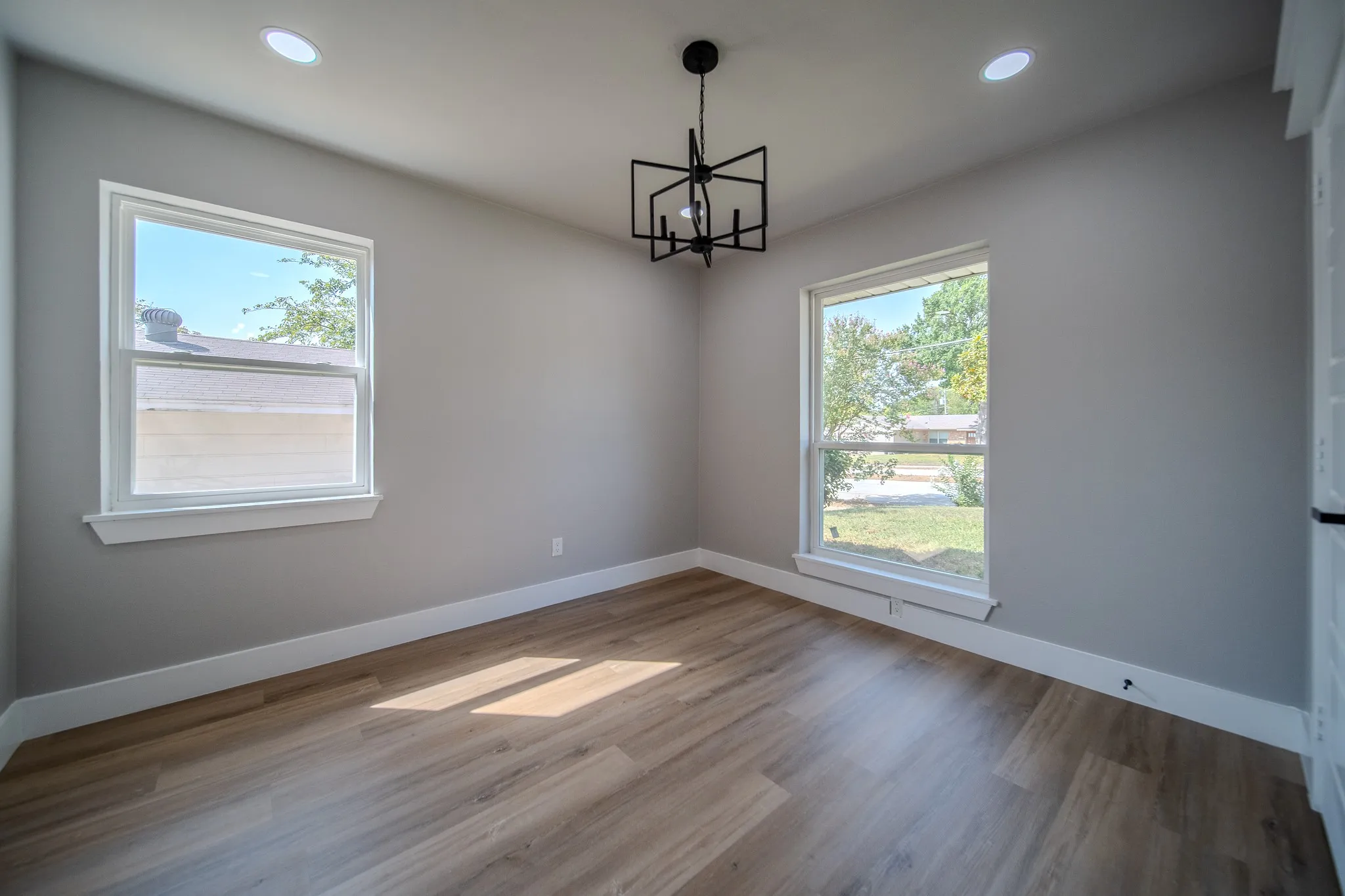 Single Family Residence For Sale in Dallas County , 6320 Old Ox Road, Dallas, Texas 75241, 3 Bedroom, 2 Bathroom, Garage spaces, 1,142 Sqft, built in 1970, mls#21368458, Real Estate Agent in Dallas, Homes For Sale in Dallas county, Homes For Sale in Dallas, Realtor in Dallas Texas, Real Estate Brokerage Independent Realty Texas, Luminita Cordes Realtor