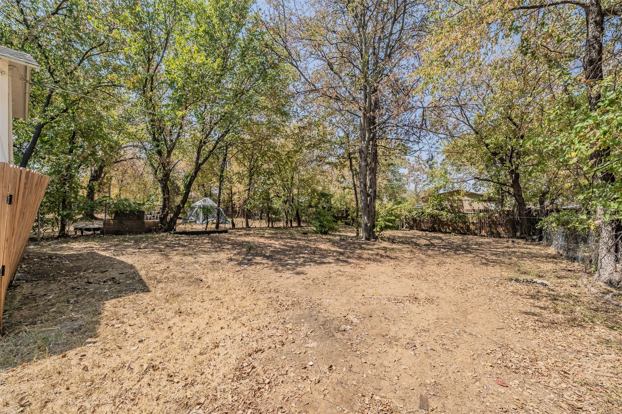 Single Family Residence For Sale in Tarrant County , 1700 Andrew Avenue, Fort Worth, Texas 76105, 3 Bedroom, 2 Bathroom, Garage spaces, 816 Sqft, built in 1949, mls#21368491, Real Estate Agent in Fort Worth, Homes For Sale in Tarrant county, Homes For Sale in Fort Worth, Realtor in Fort Worth Texas, Real Estate Brokerage Independent Realty Texas, Luminita Cordes Realtor