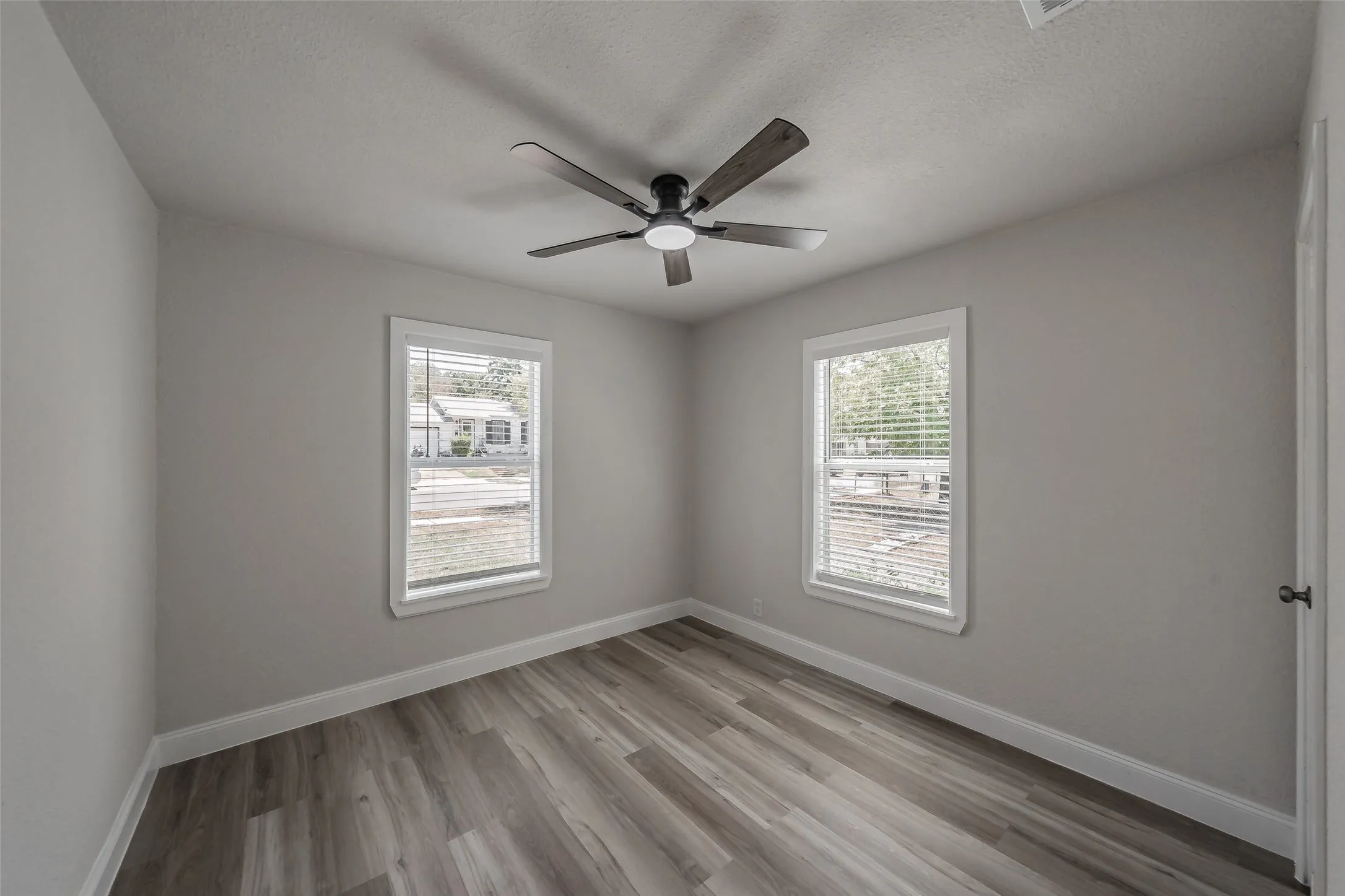Single Family Residence For Sale in Tarrant County , 1700 Andrew Avenue, Fort Worth, Texas 76105, 3 Bedroom, 2 Bathroom, Garage spaces, 816 Sqft, built in 1949, mls#21368491, Real Estate Agent in Fort Worth, Homes For Sale in Tarrant county, Homes For Sale in Fort Worth, Realtor in Fort Worth Texas, Real Estate Brokerage Independent Realty Texas, Luminita Cordes Realtor