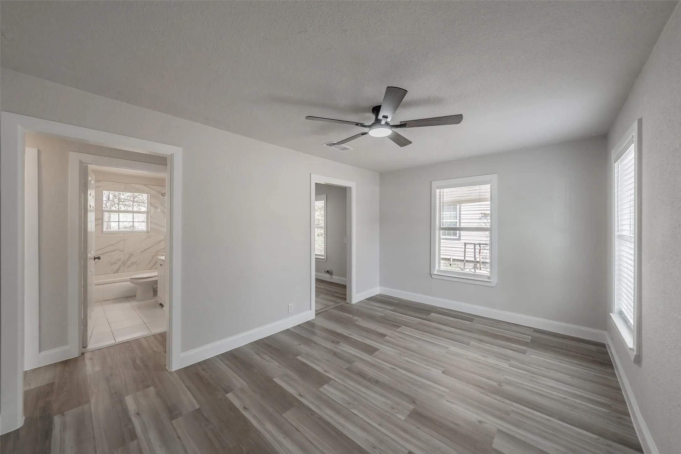 Single Family Residence For Sale in Tarrant County , 1700 Andrew Avenue, Fort Worth, Texas 76105, 3 Bedroom, 2 Bathroom, Garage spaces, 816 Sqft, built in 1949, mls#21368491, Real Estate Agent in Fort Worth, Homes For Sale in Tarrant county, Homes For Sale in Fort Worth, Realtor in Fort Worth Texas, Real Estate Brokerage Independent Realty Texas, Luminita Cordes Realtor