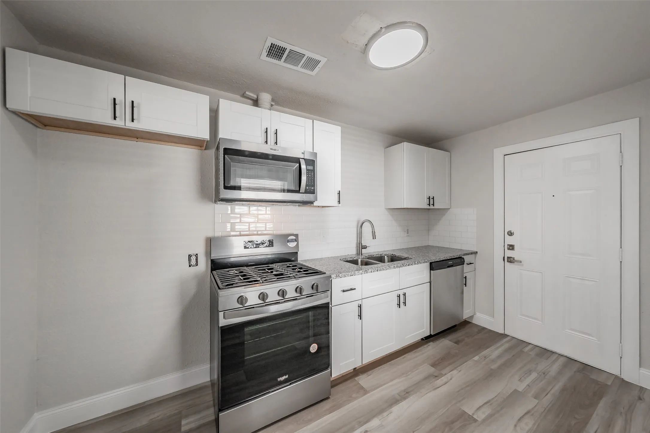Single Family Residence For Sale in Tarrant County , 1700 Andrew Avenue, Fort Worth, Texas 76105, 3 Bedroom, 2 Bathroom, Garage spaces, 816 Sqft, built in 1949, mls#21368491, Real Estate Agent in Fort Worth, Homes For Sale in Tarrant county, Homes For Sale in Fort Worth, Realtor in Fort Worth Texas, Real Estate Brokerage Independent Realty Texas, Luminita Cordes Realtor