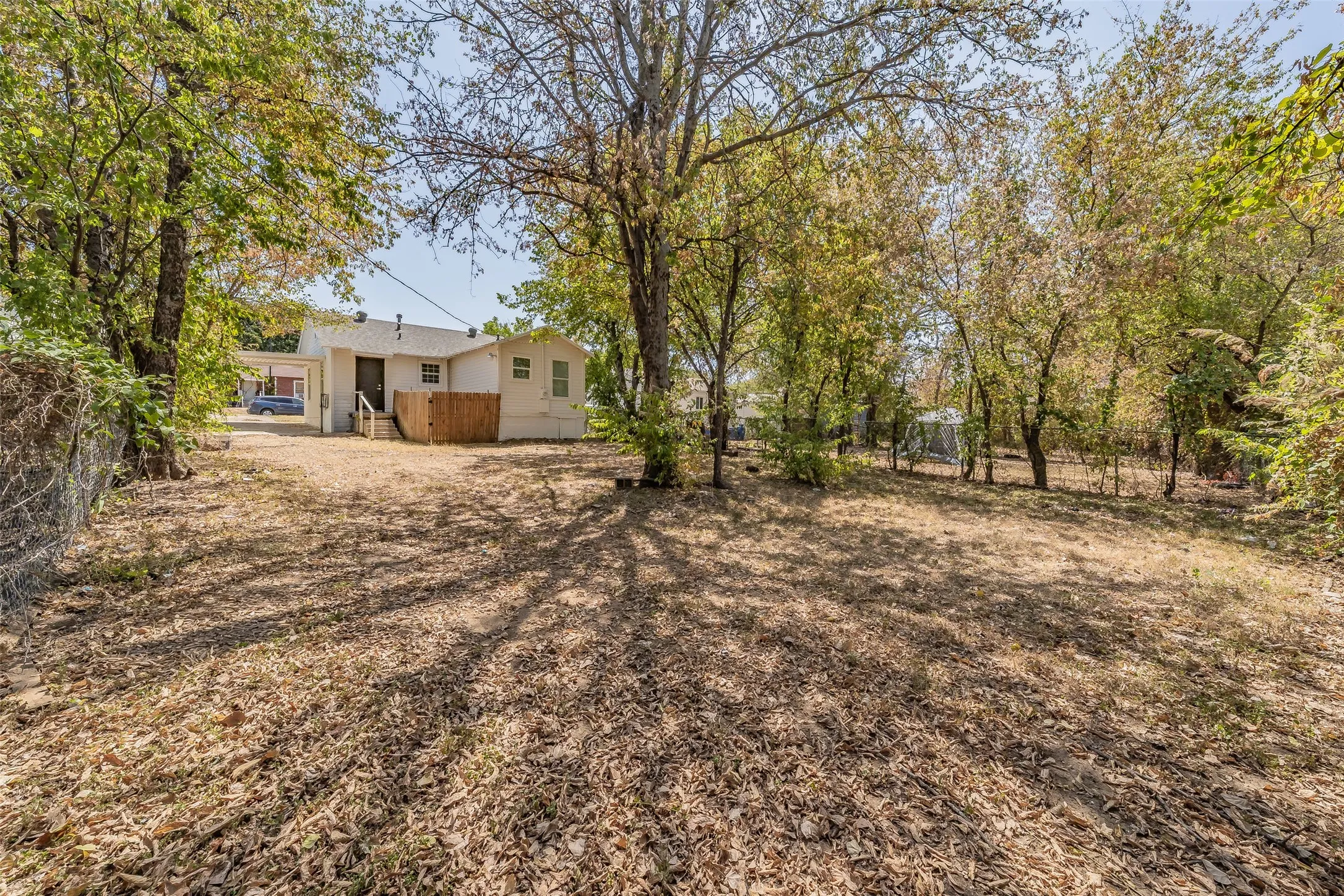 Single Family Residence For Sale in Tarrant County , 1700 Andrew Avenue, Fort Worth, Texas 76105, 3 Bedroom, 2 Bathroom, Garage spaces, 816 Sqft, built in 1949, mls#21368491, Real Estate Agent in Fort Worth, Homes For Sale in Tarrant county, Homes For Sale in Fort Worth, Realtor in Fort Worth Texas, Real Estate Brokerage Independent Realty Texas, Luminita Cordes Realtor